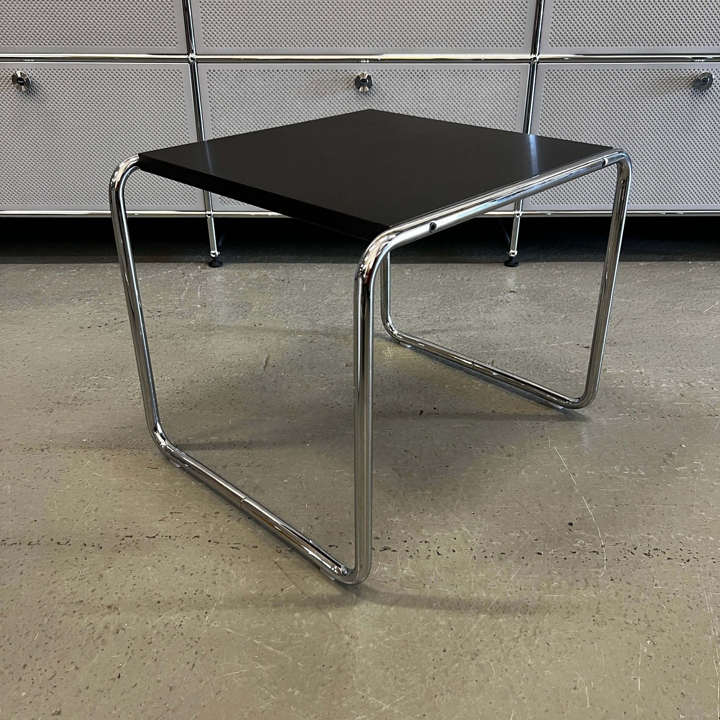 Knoll Breuer Laccio black side table with chrome tubular frame and square top, 55x45x48cm