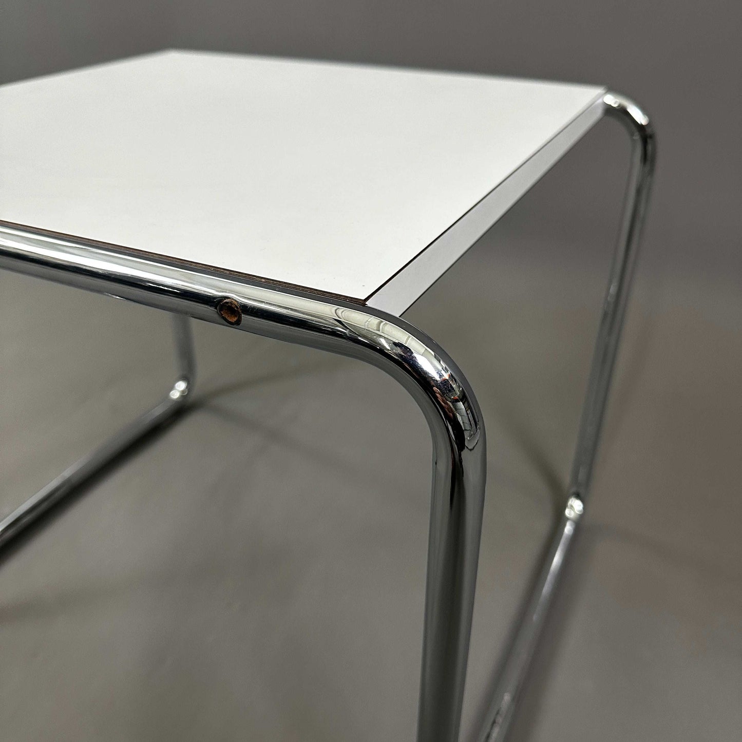 Knoll Breuer Laccio side table with white lacquered top and chrome tubular steel frame