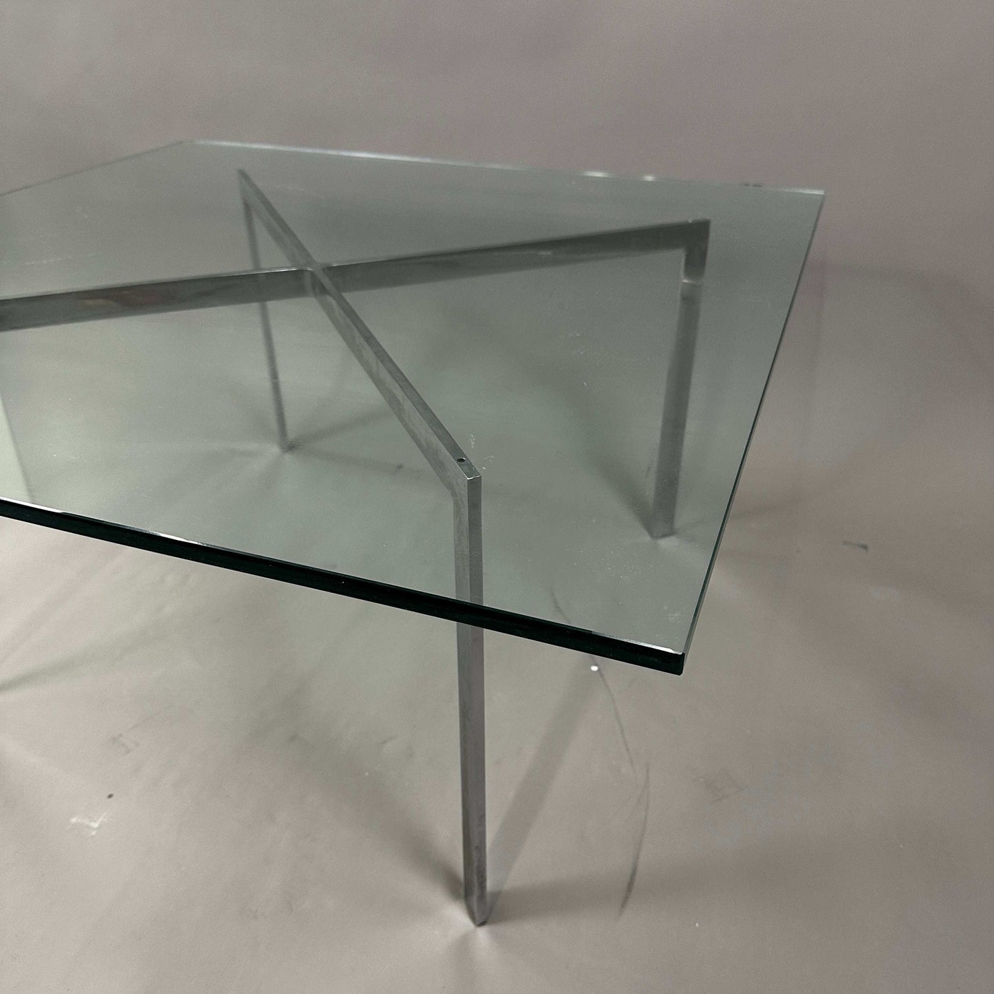 Knoll International Barcelona Couchtisch mit quadratischer Glasplatte und verchromtem Stahlgestell