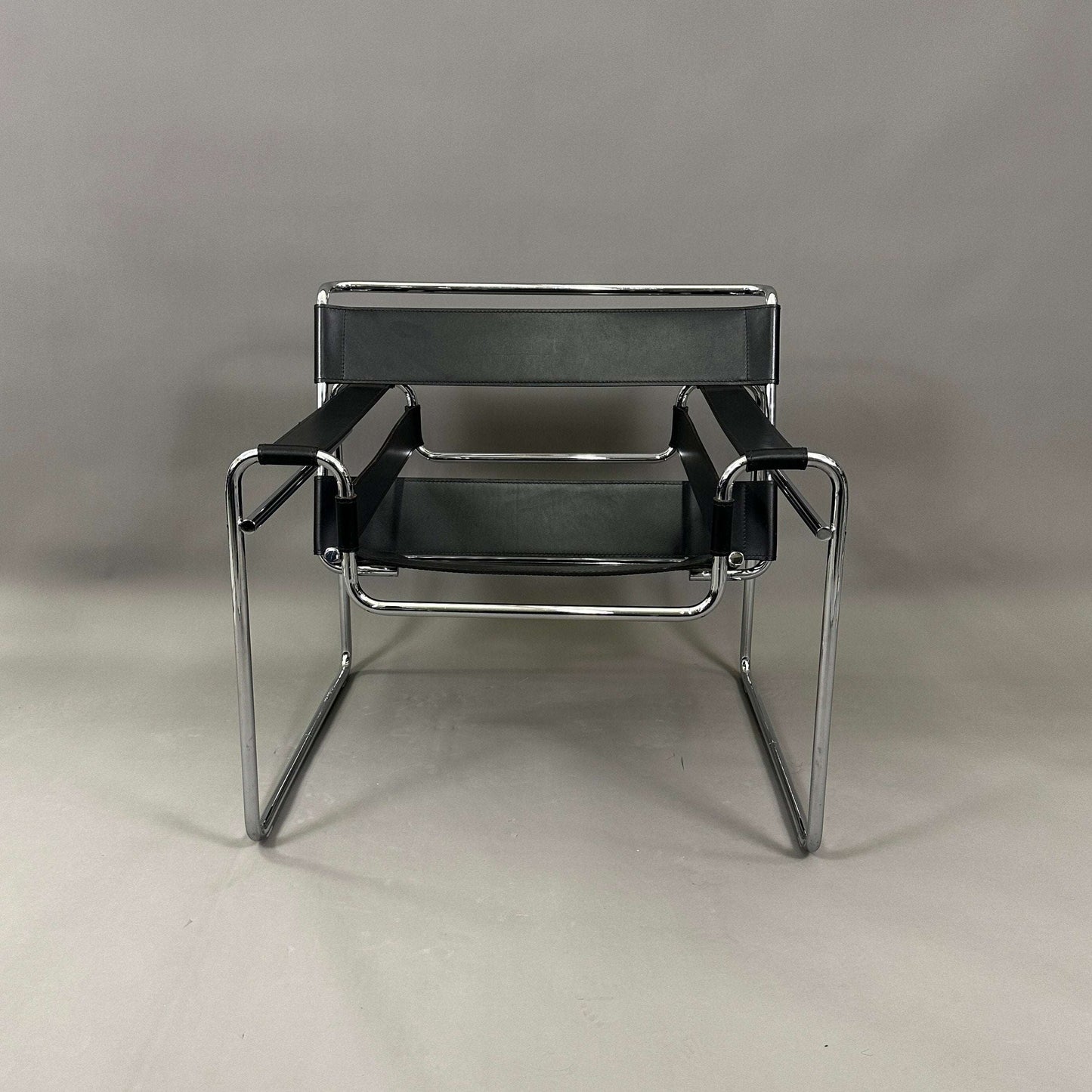 Black Knoll Wassily Chair with chrome frame and black leather seat and backrest, modern Bauhaus design.