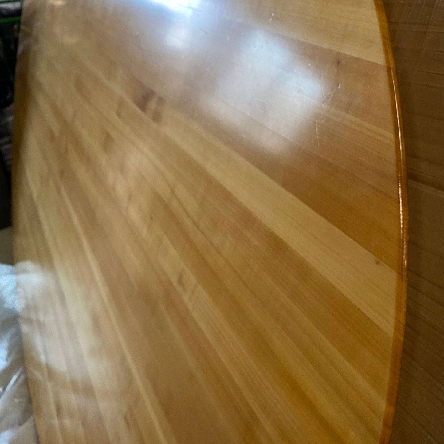 schwebender Konferenztisch aus Holz 220x160 cm mit glatter Oberfläche