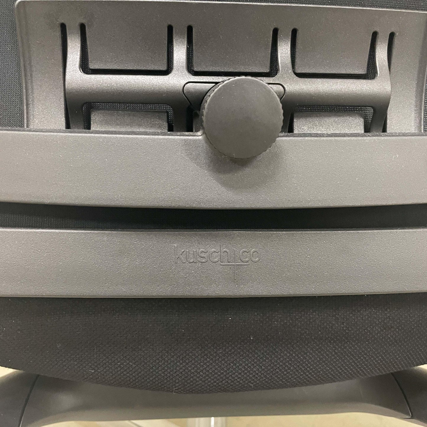 Kusch & Co Sao Paulo Bürostuhl schwarz mit verstellbarer Sitzhöhe, arretierbarer Rückenlehne und 4D-Armlehnen