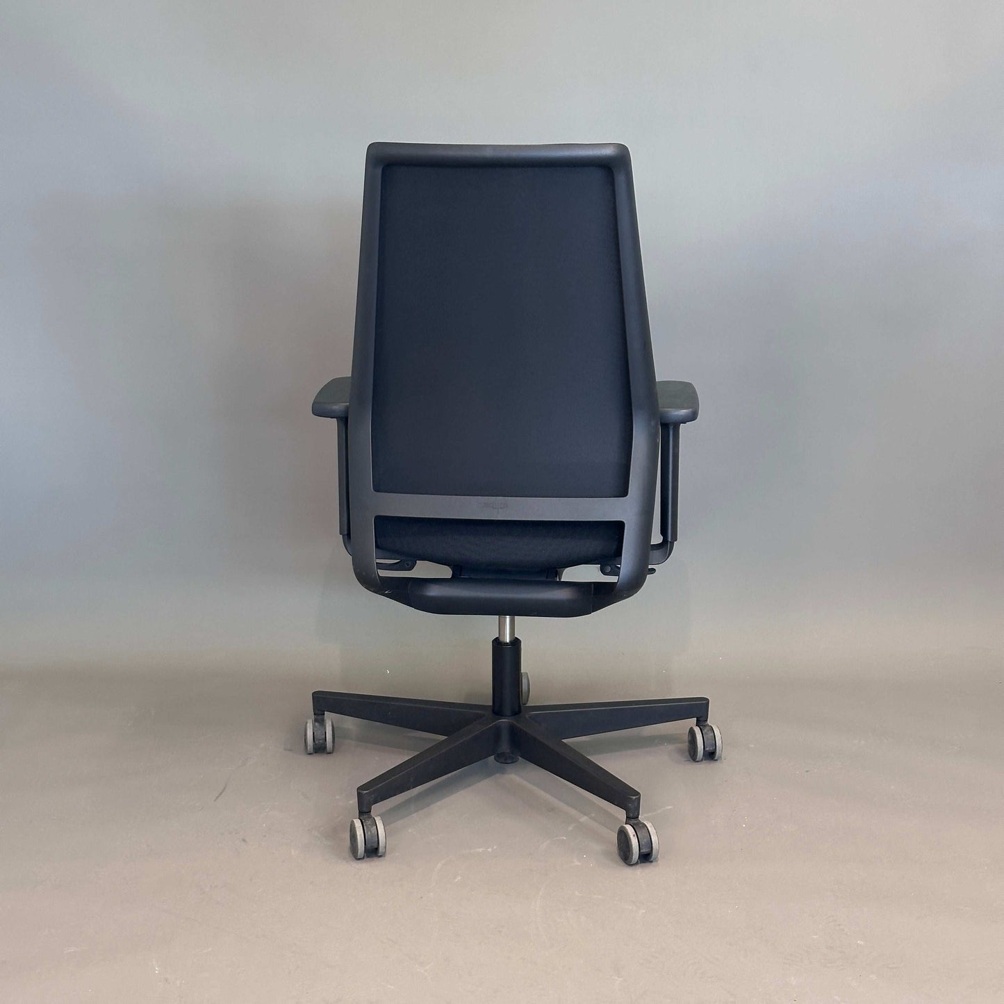 Kusch & Co Sao Paulo Bürostuhl schwarz mit Netzrückenlehne und verstellbaren Armlehnen