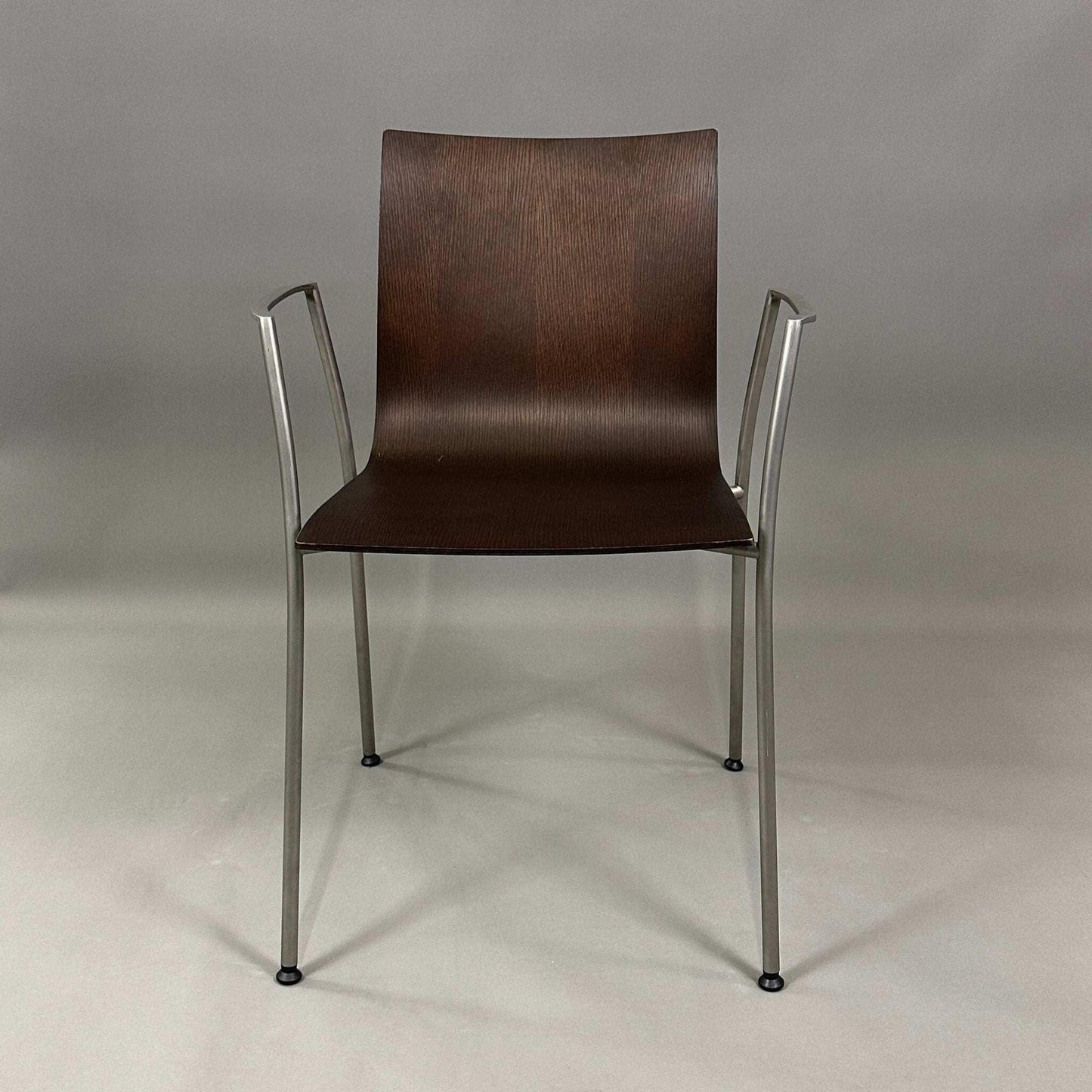 LaPalma S15 thin Stuhl mit Nussbaum-Sitzschale und sandgestrahltem Edelstahlgestell