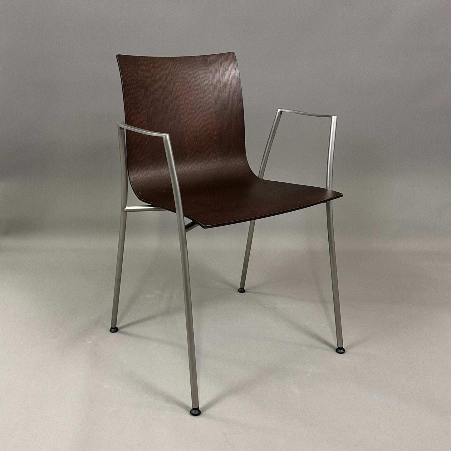 LaPalma S15 thin Stuhl mit Nussbaum-Sitzschale und sandgestrahltem Edelstahlgestell