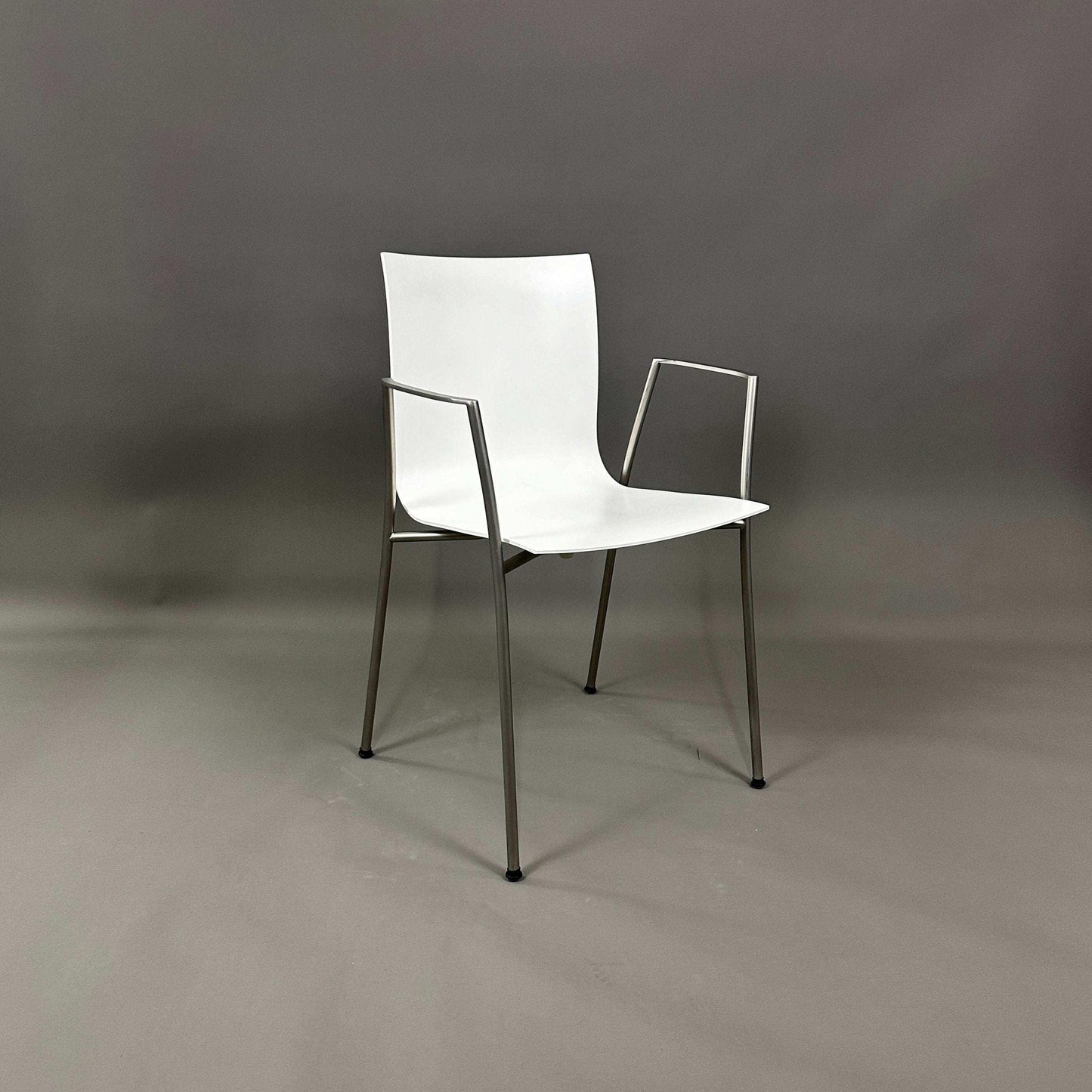 LaPalma S15 thin weißer Stuhl mit sandgestrahltem Edelstahlgestell und lackierter Sitzschale