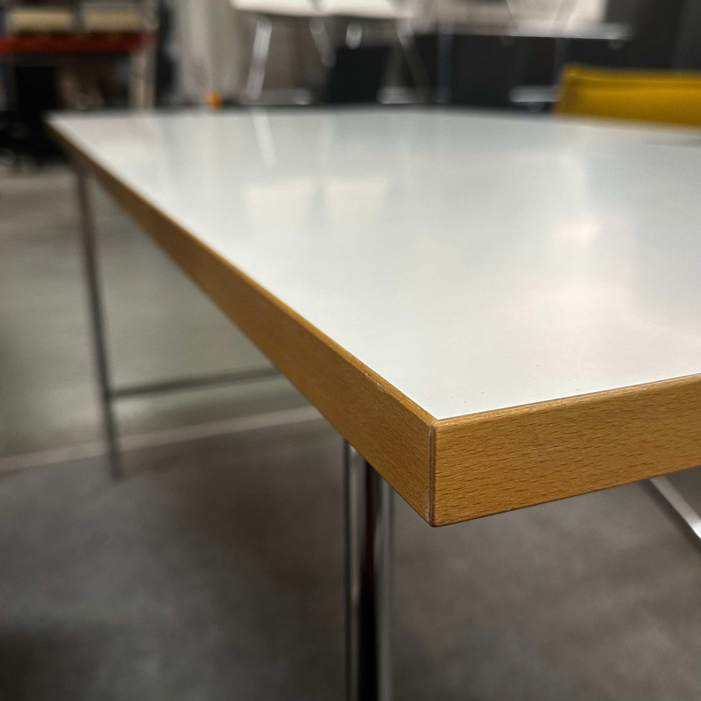 Lampert Eiermann Tisch with white tabletop, wooden edge, and chrome crossed side frame, minimalist office desk design