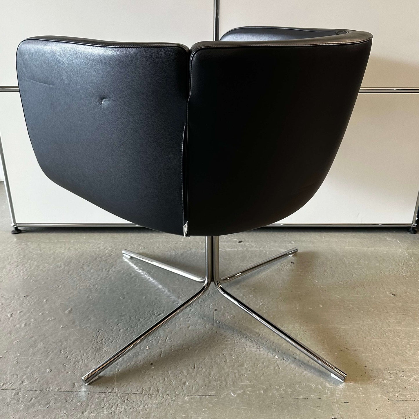 Living Divani Ledersessel Jelly modern black leather swivel chair with chrome base