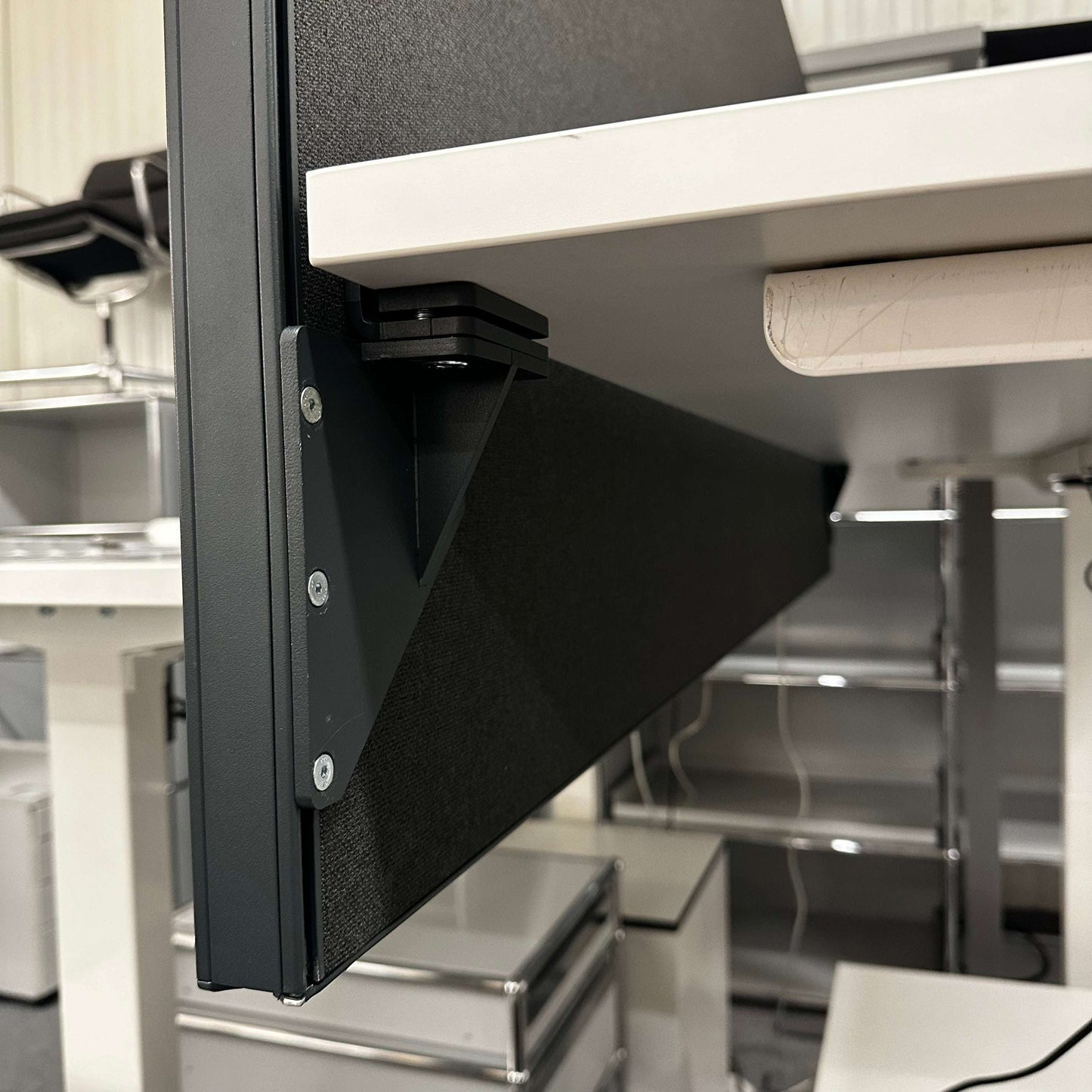 Palmberg Sicht-/Schallschutz anthracite fabric and frame mounted on desk edge up to 3.5cm thick