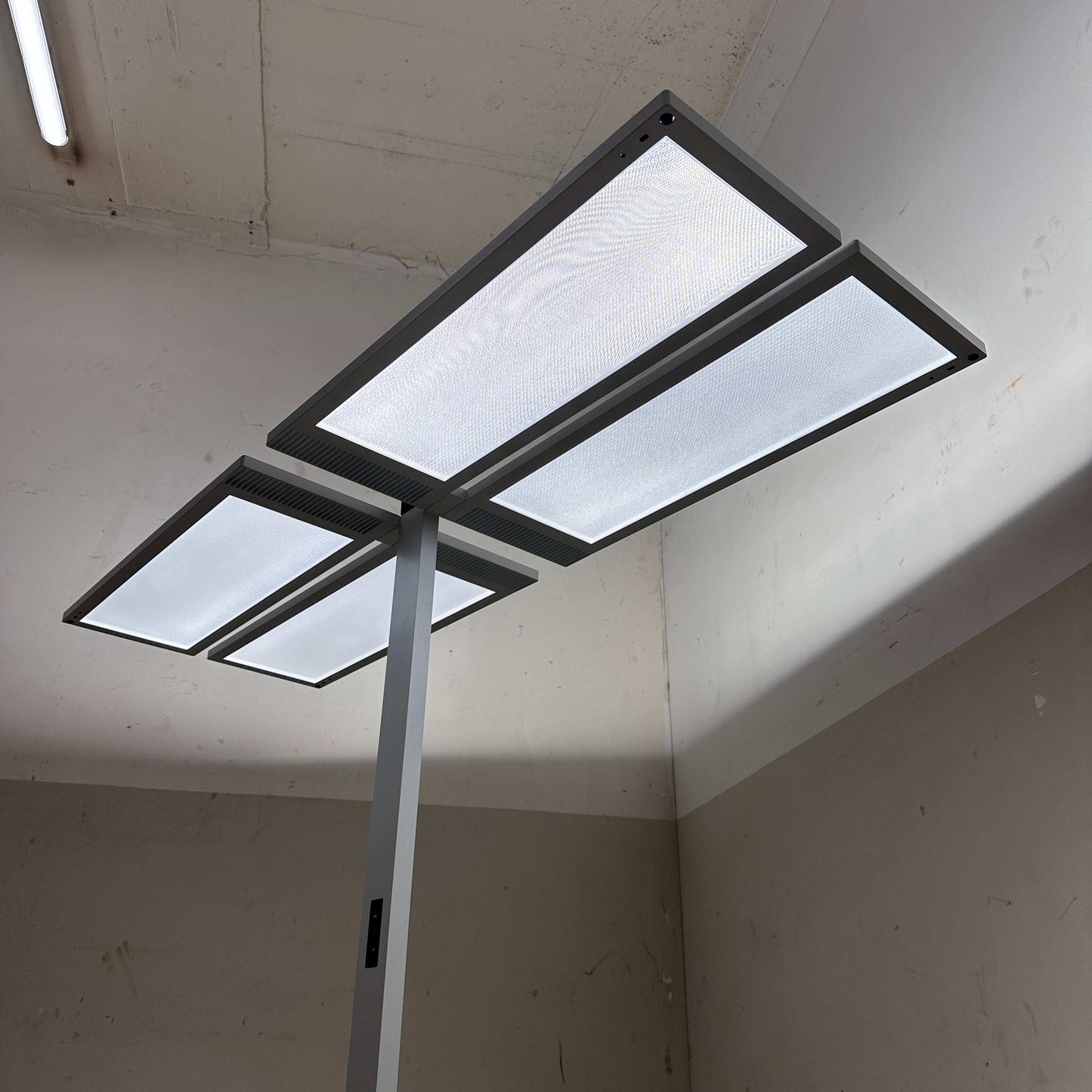 Regent Lighting Lightpad LED-Deckenleuchte mit 4 Tischen, dimmbar, 3600K, weiß, 8473 Lumen