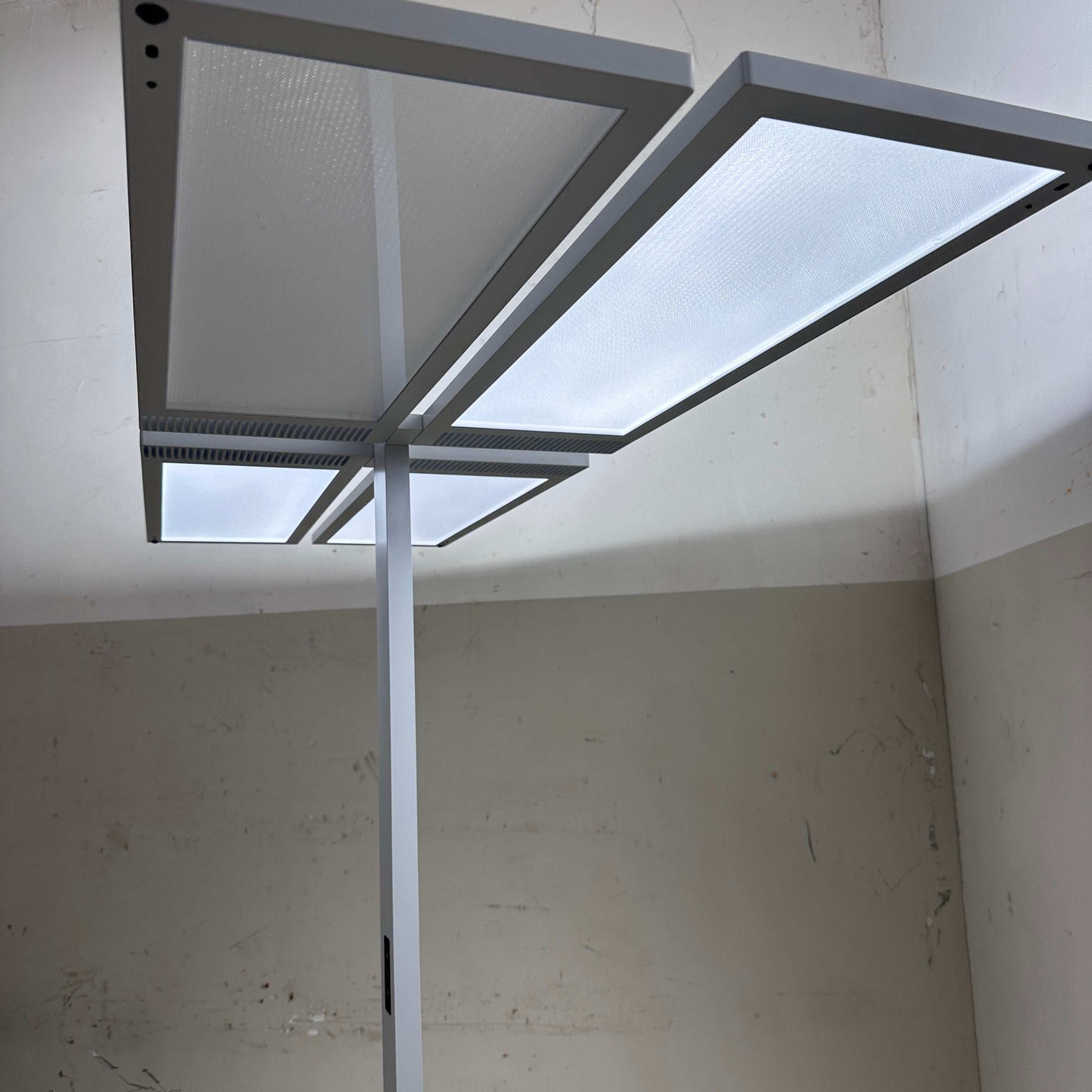 Regent Lighting Lightpad LED-Deckenleuchte für 4 Tische, dimmbar, weiß, 8473 Lumen, 3600 K