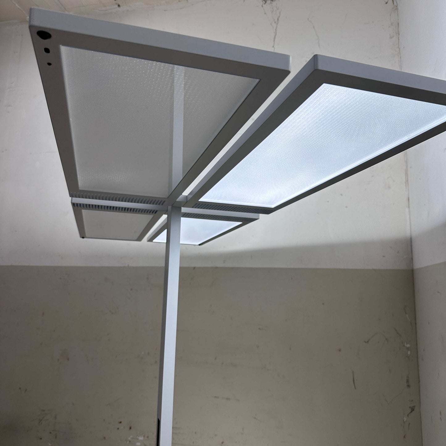 Regent Lighting Lightpad LED-Deckenleuchte für 4 Tische, weiß, dimmbar mit Bewegungsmelder, 3600 K, 8473 Lumen, 250W Gesamtleistung