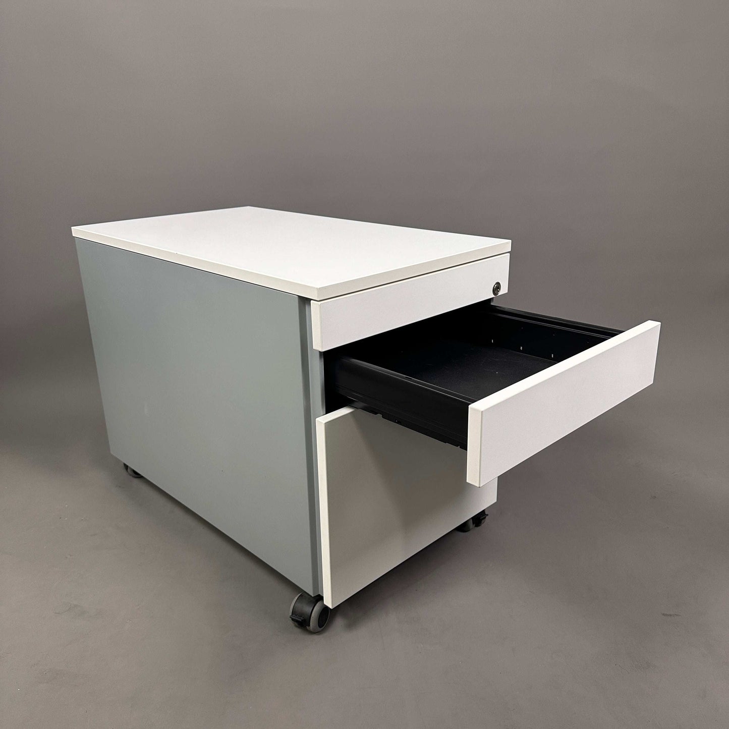 SSI Schäfer Rollcontainer weiß mit drei abschließbaren Schubladen und Organizer, 59x43x76 cm