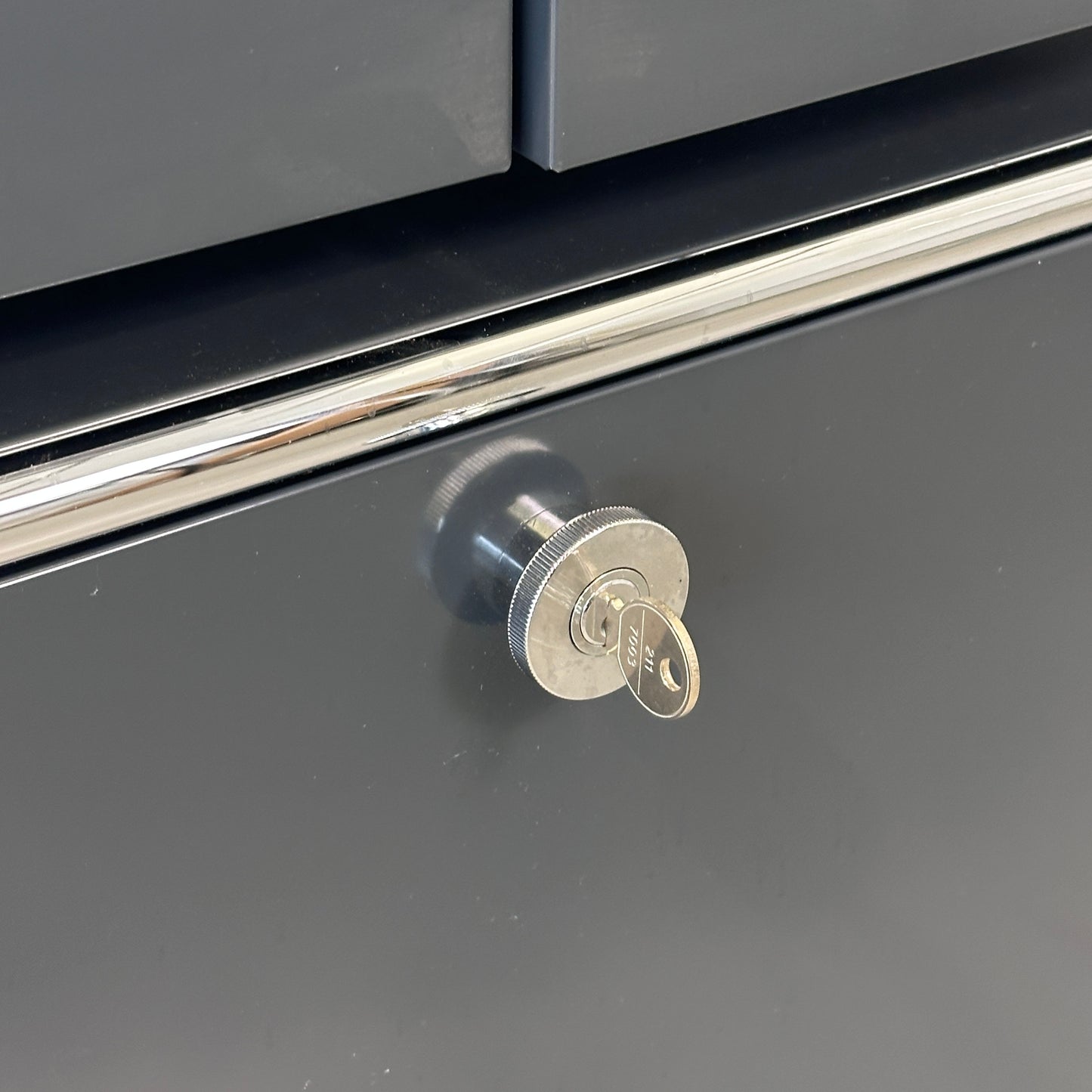 USM Haller Doppelrollcontainer 1 Auszug 2 Schubladen anthrazitgrau