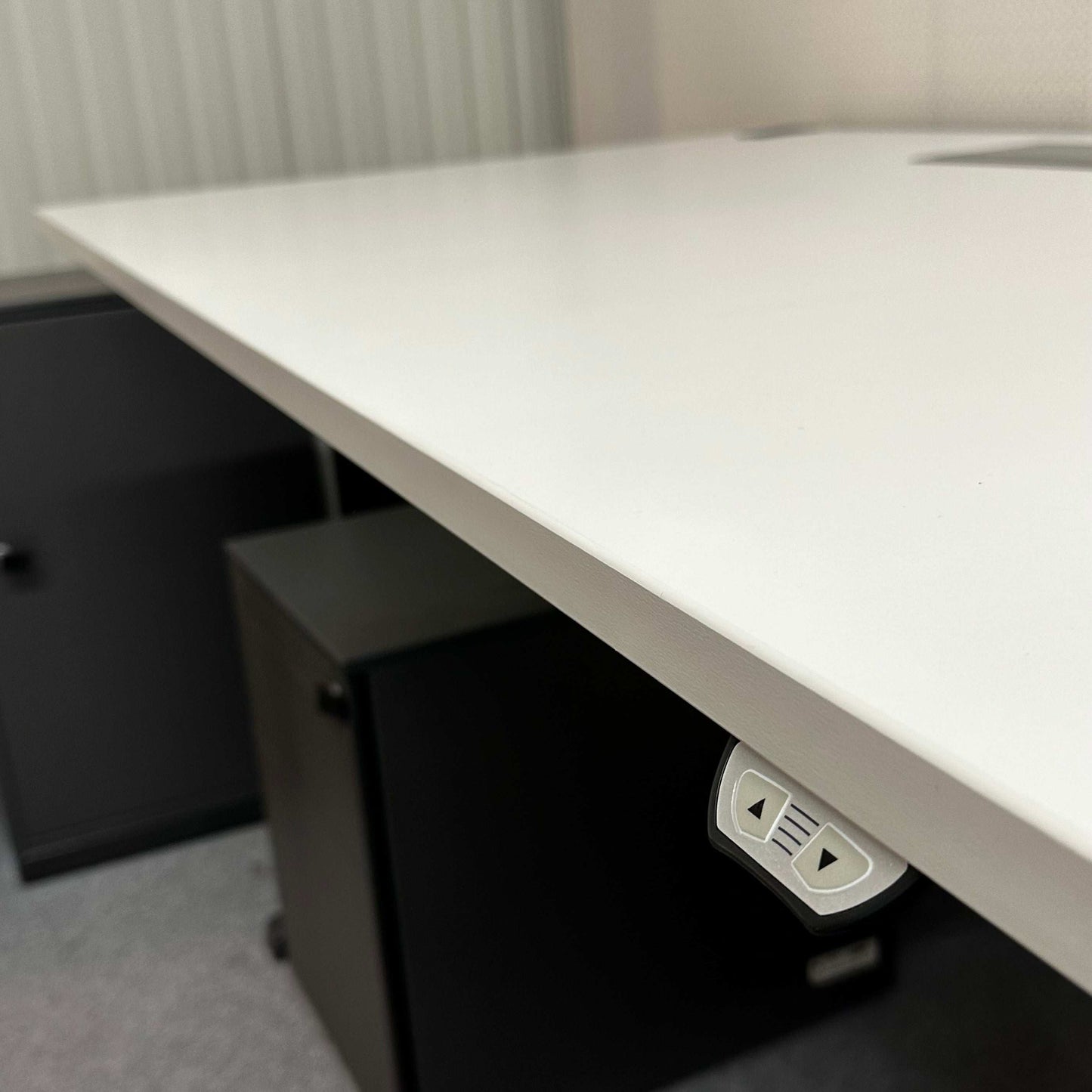 Steelcase Activa Lift electric height adjustable desk with 160x80cm white tabletop and anthracite frame