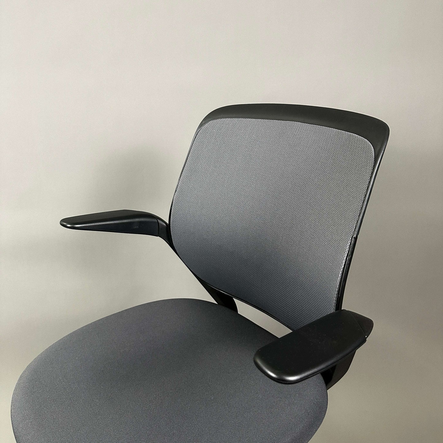 Steelcase Cobi ergonomic office chair with black frame, graphite fabric seat, and mesh backrest, adjustable height 54-79cm.
