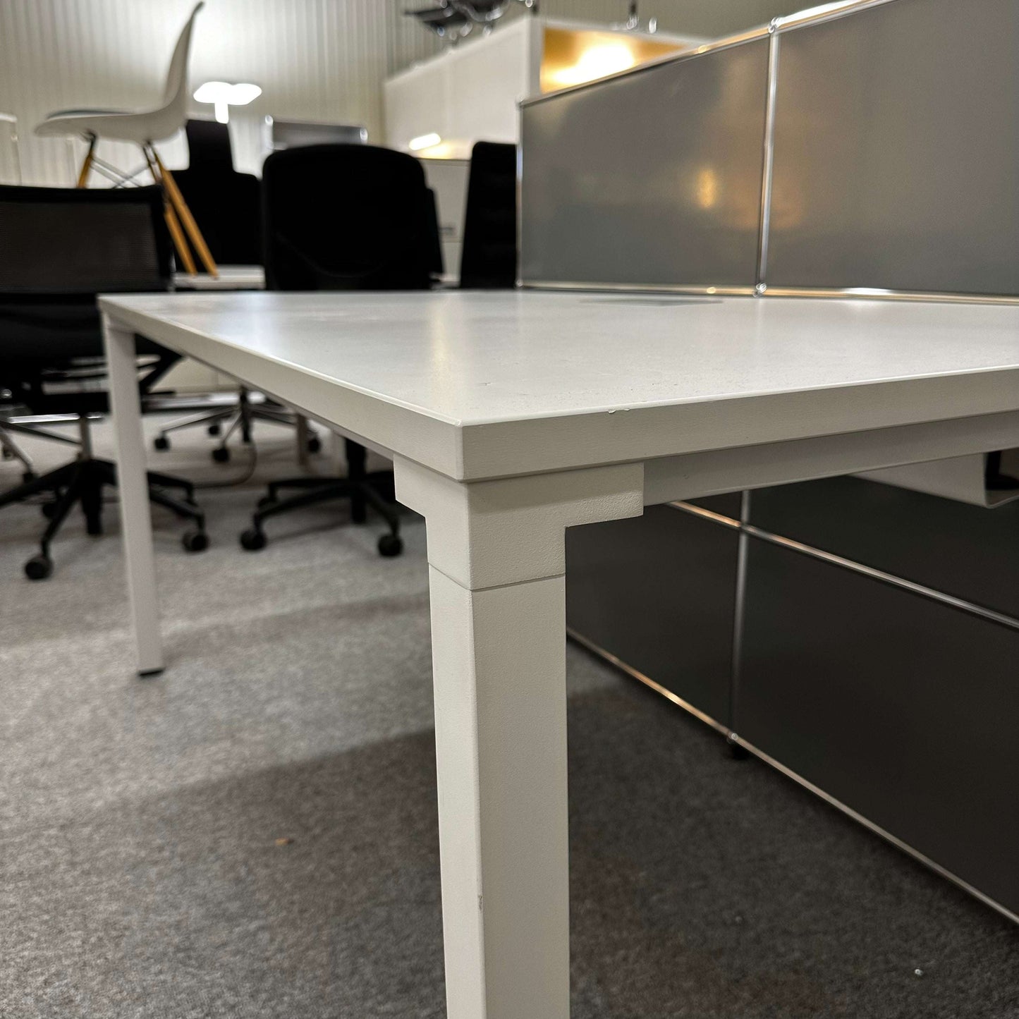 Steelcase Kalidro office desk 180x90cm with manually adjustable height and integrated cable management