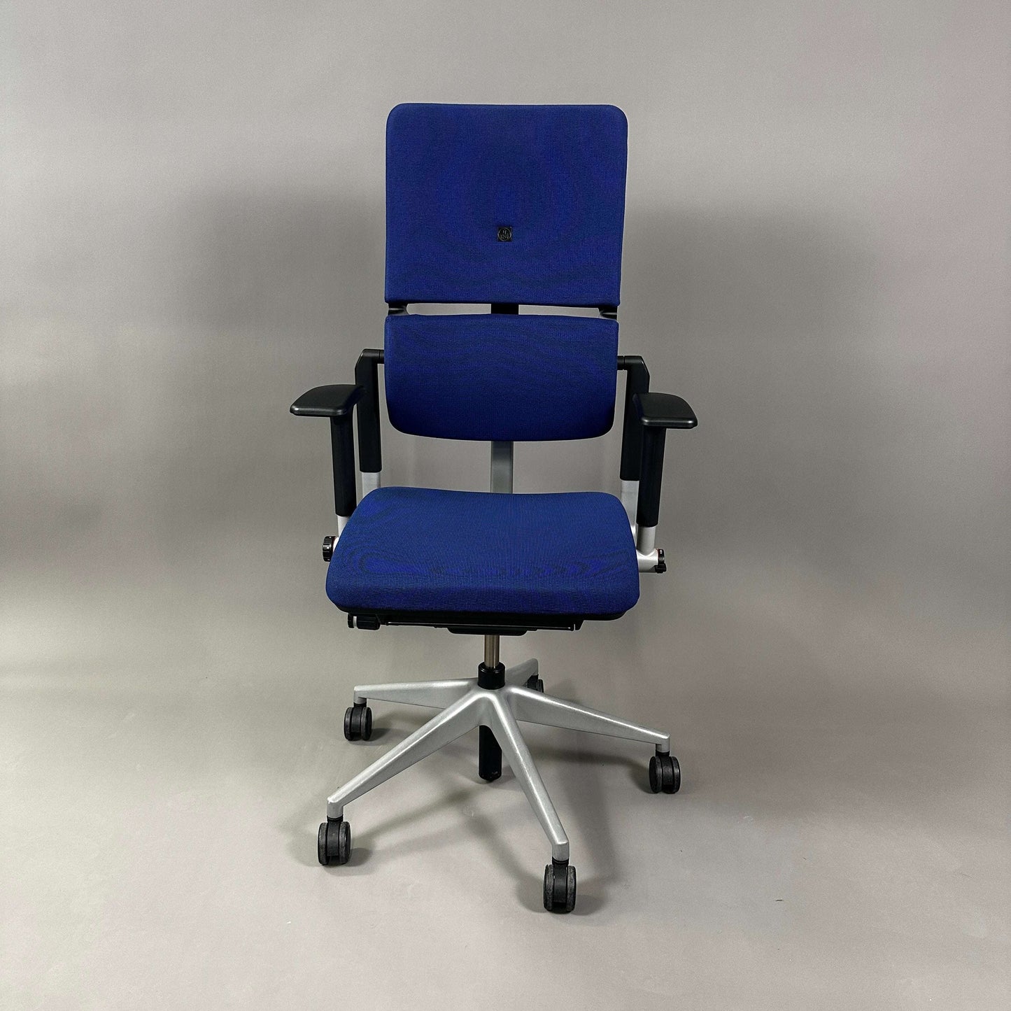 Ergonomic Steelcase Please office chair with blue fabric and silver metal frame, adjustable height and lumbar support