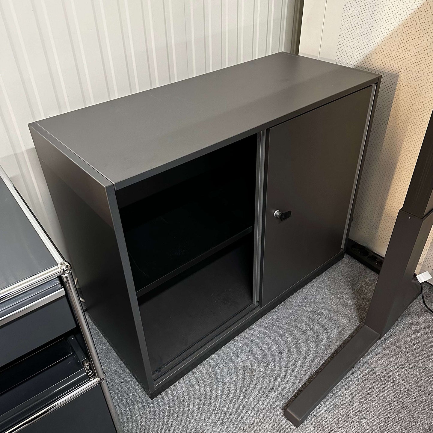 Anthracite Steelcase Sideboard 2OH wooden storage cabinet with one door and open compartment, dimensions 100x79x44 cm