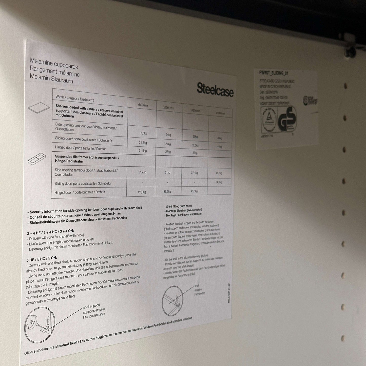 Steelcase Sideboard 3OH lichtgrau mit abschließbaren Metall-Einlageböden
