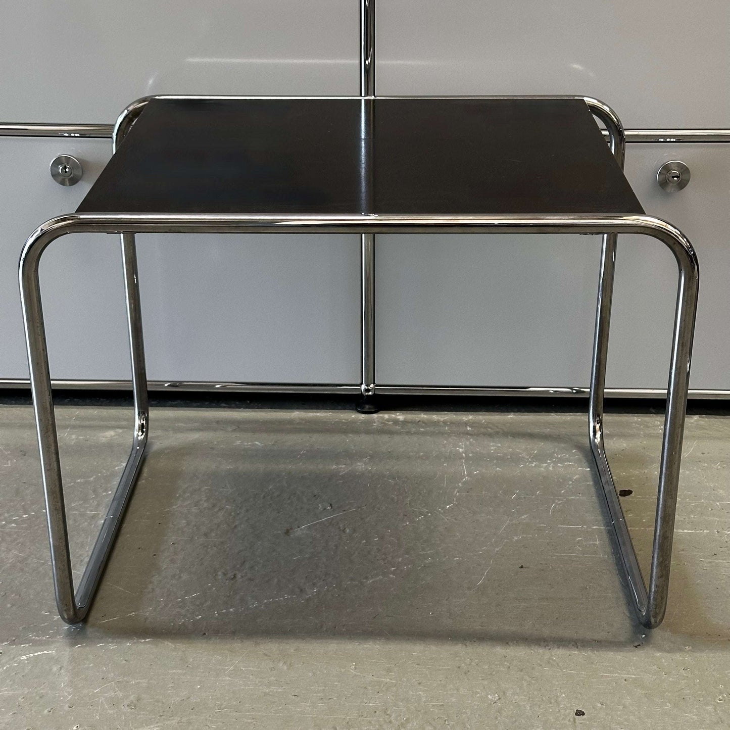Thonet Beistelltisch side table in black top with silver metal frame