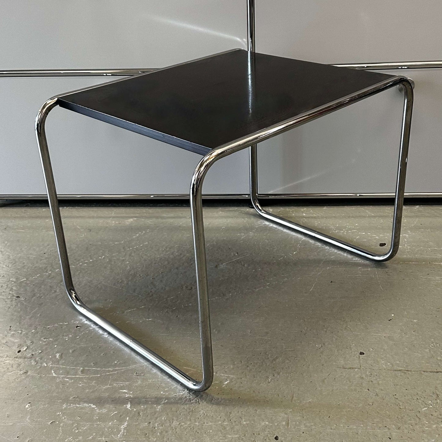Thonet Beistelltisch side table in black top and silver metal frame