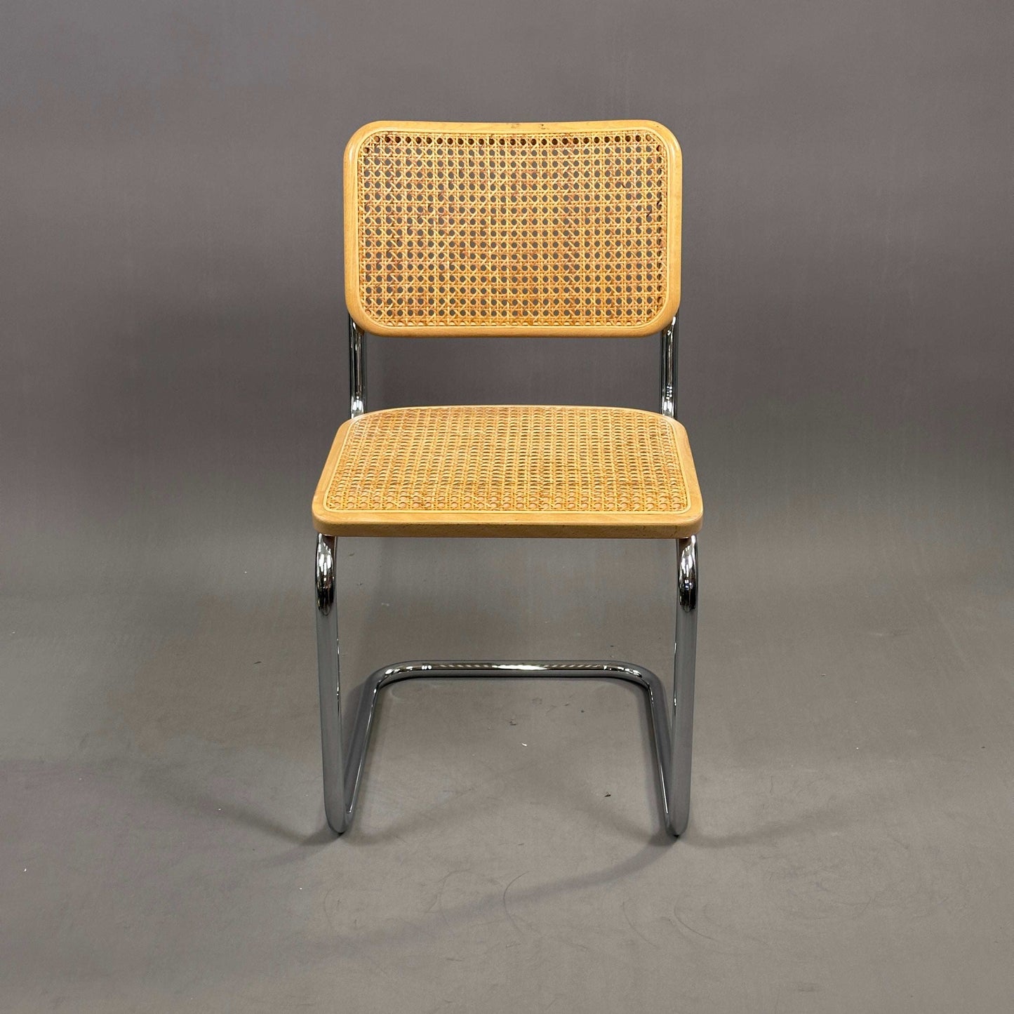 Thonet Freischwinger S32 Stuhl mit natur Korbgeflecht und verchromtem Freischwingerrahmen