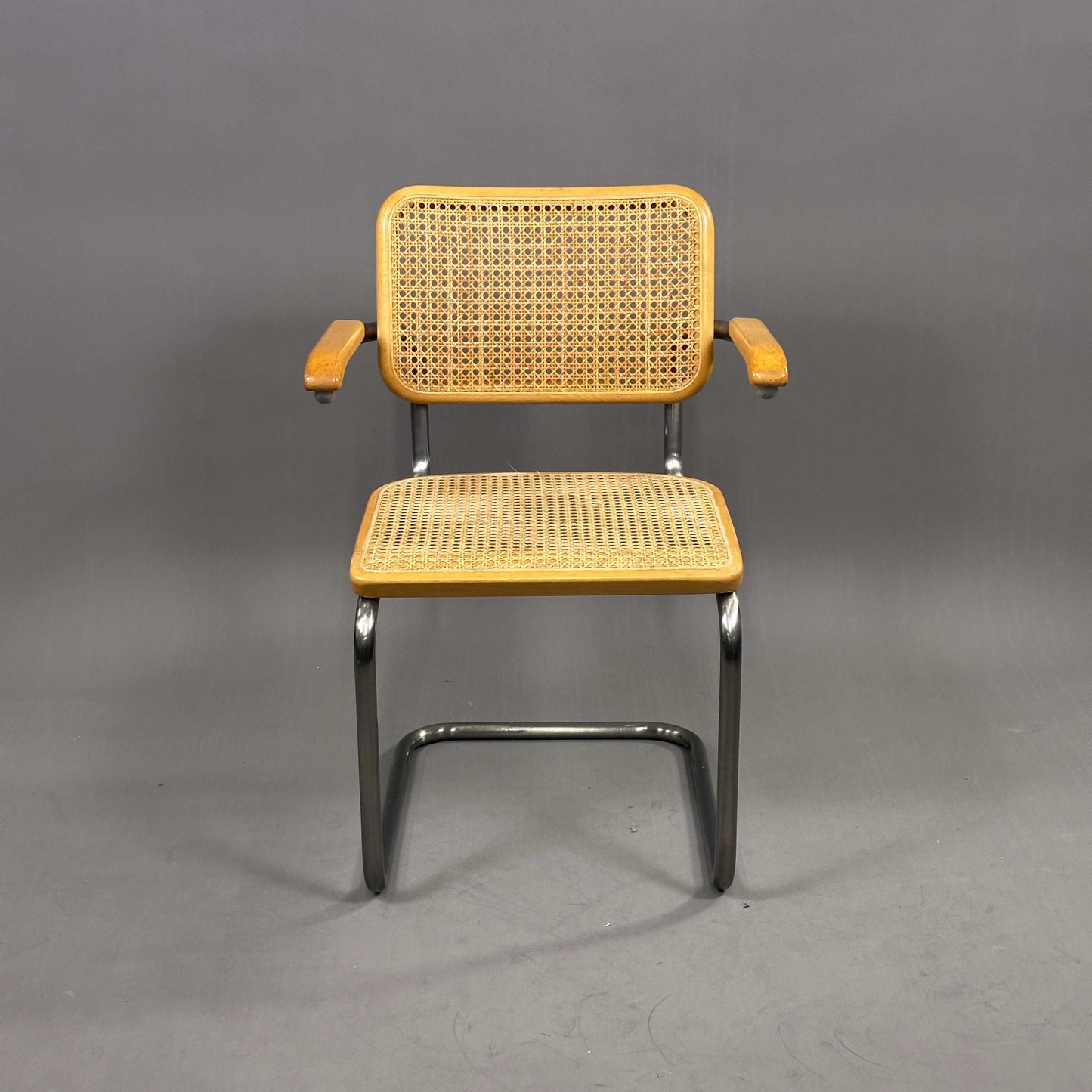 Thonet Freischwinger S64 Stuhl mit naturfarbenem Korbgeflecht und Buche-Holzrahmen