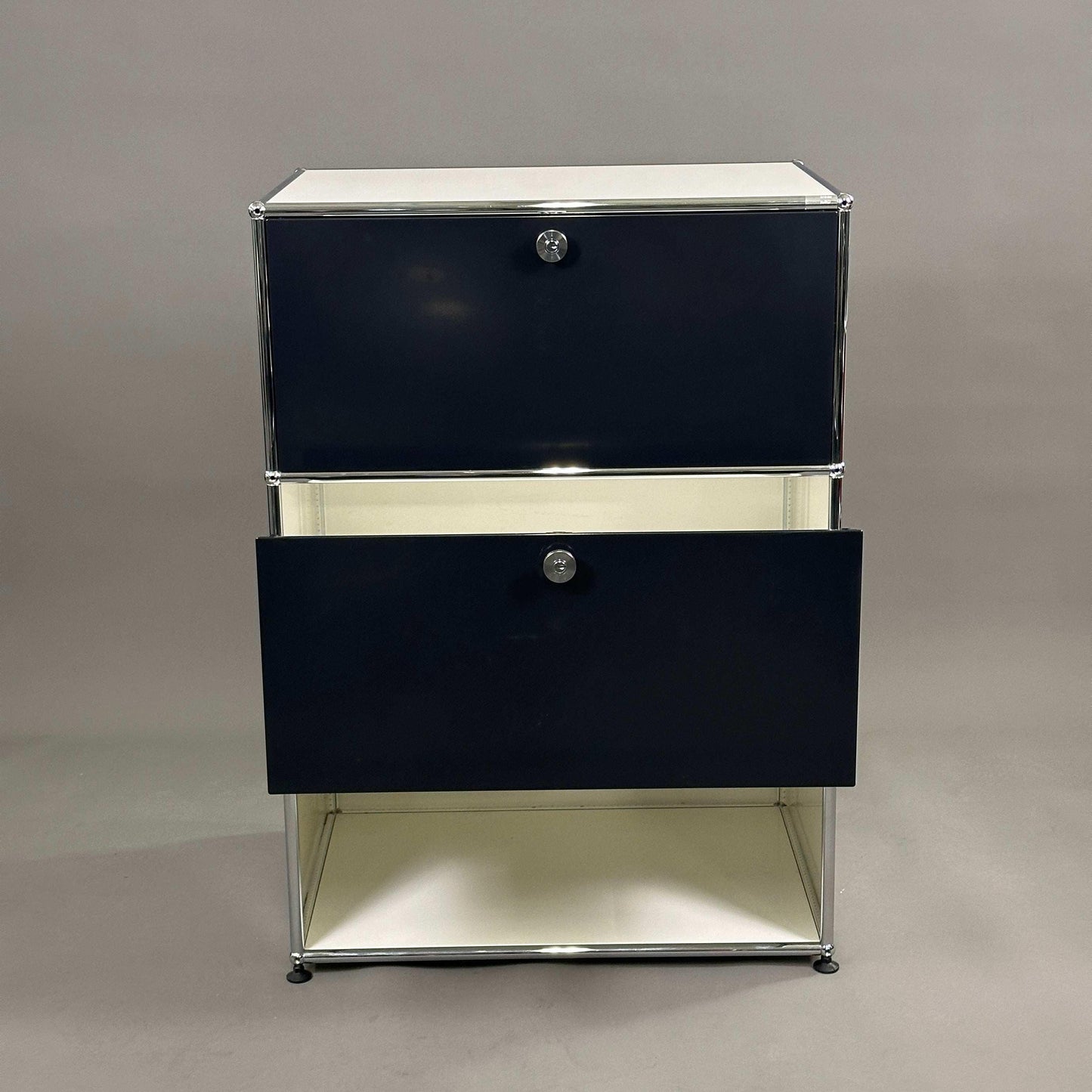 USM Haller Highboard 1x3 weiß schwarz mit Ausziehtüren und Kippsicherung 50 cm tief