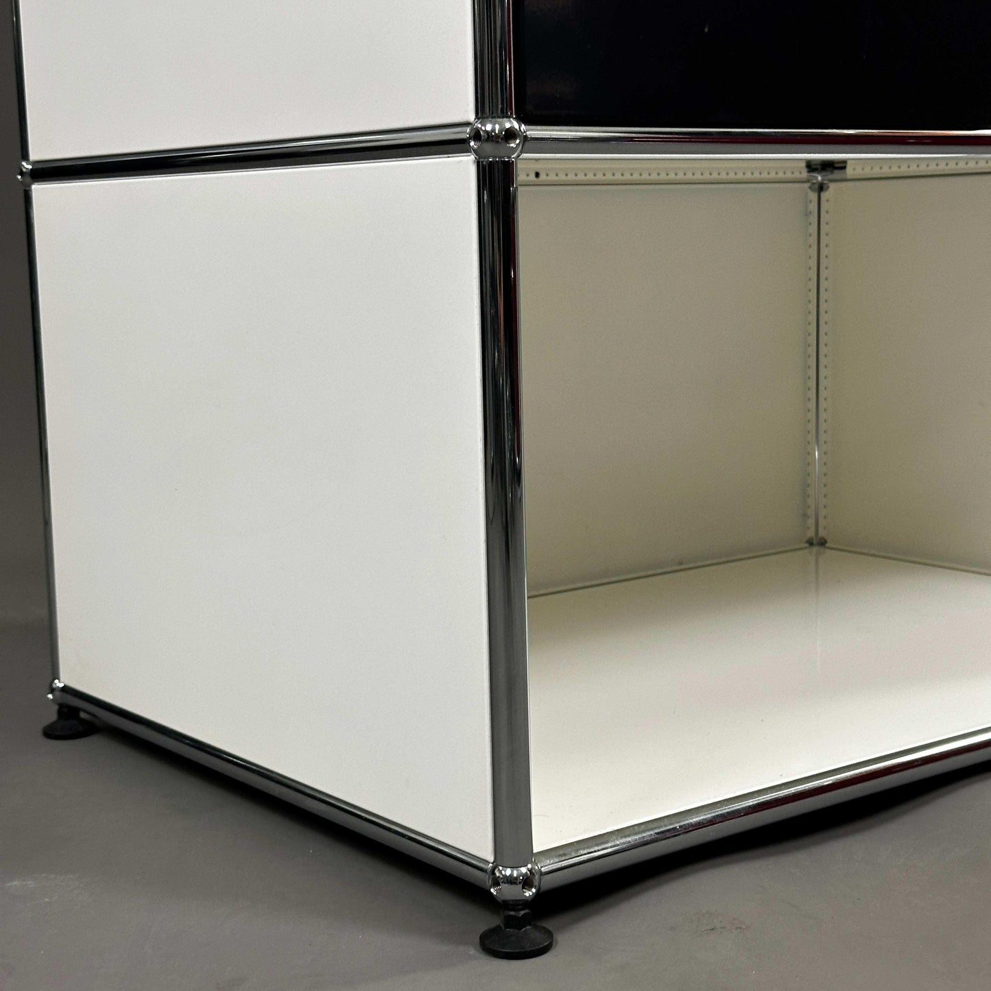 USM Haller Highboard 1x3 weiß schwarz 50 cm tief modernes Metallmöbel