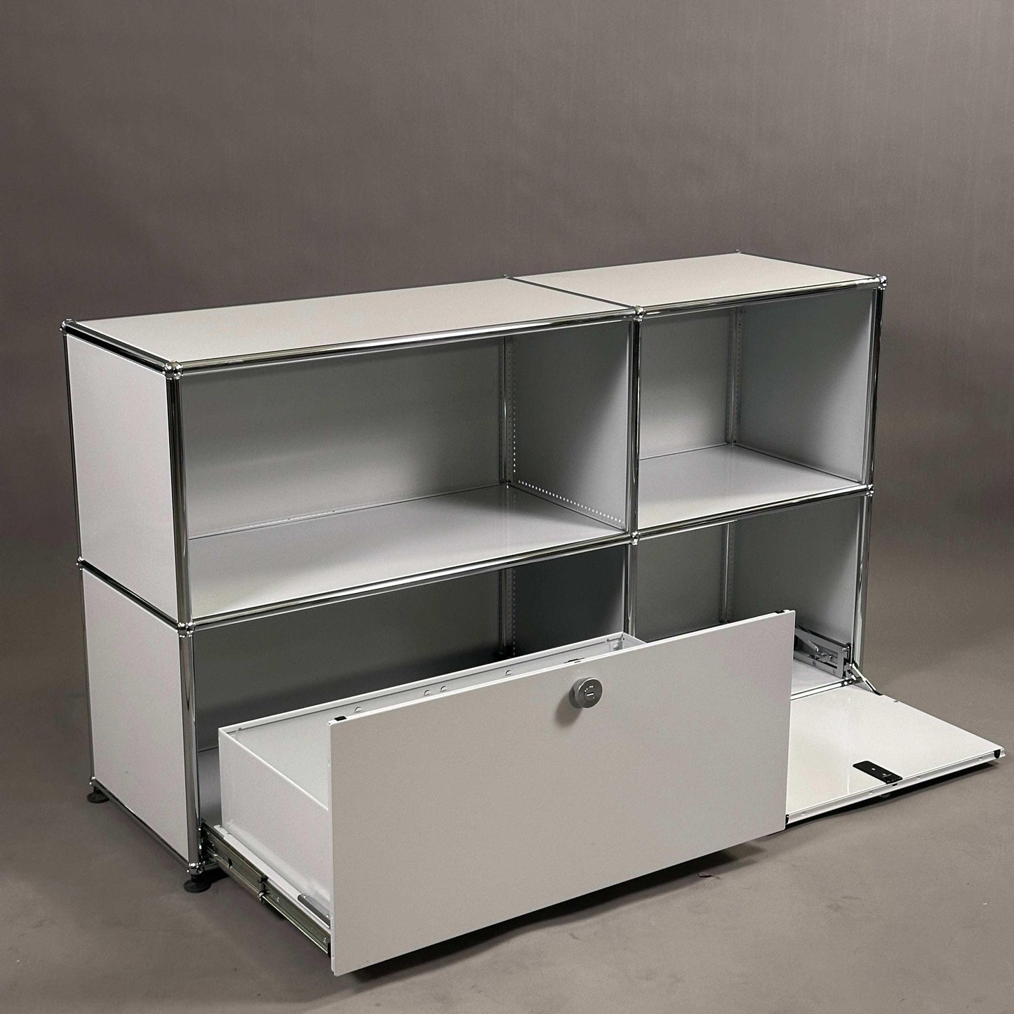 USM Haller 2x2 Sideboard TV-Board lichtgrau mit Schublade und Klappe modernes Design