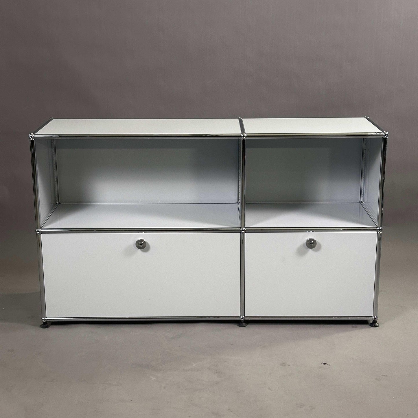 USM Haller 2x2 Sideboard TV-Board lichtgrau mit Schublade und Klappe, 127x74x38 cm