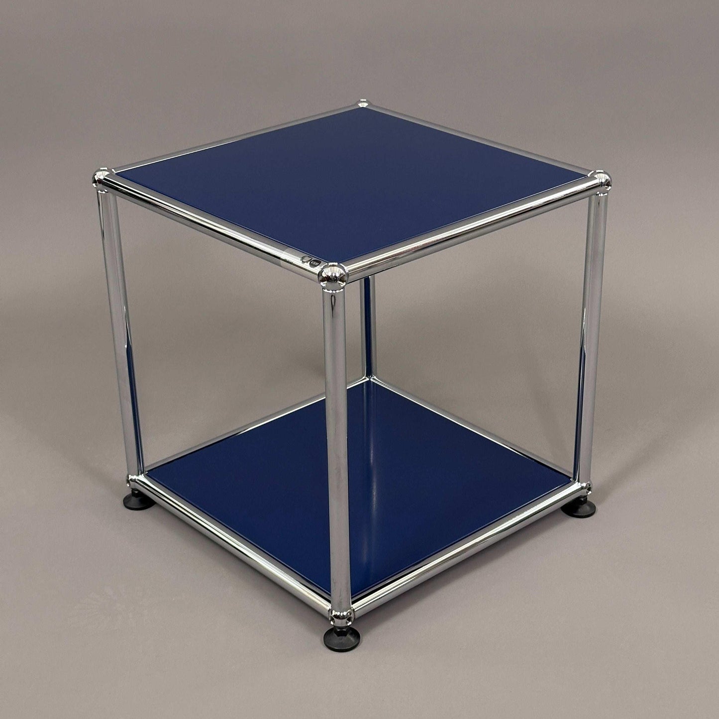 USM Haller Beistelltisch 35x35 cm in Blau mit Chromrahmen, modernes Design