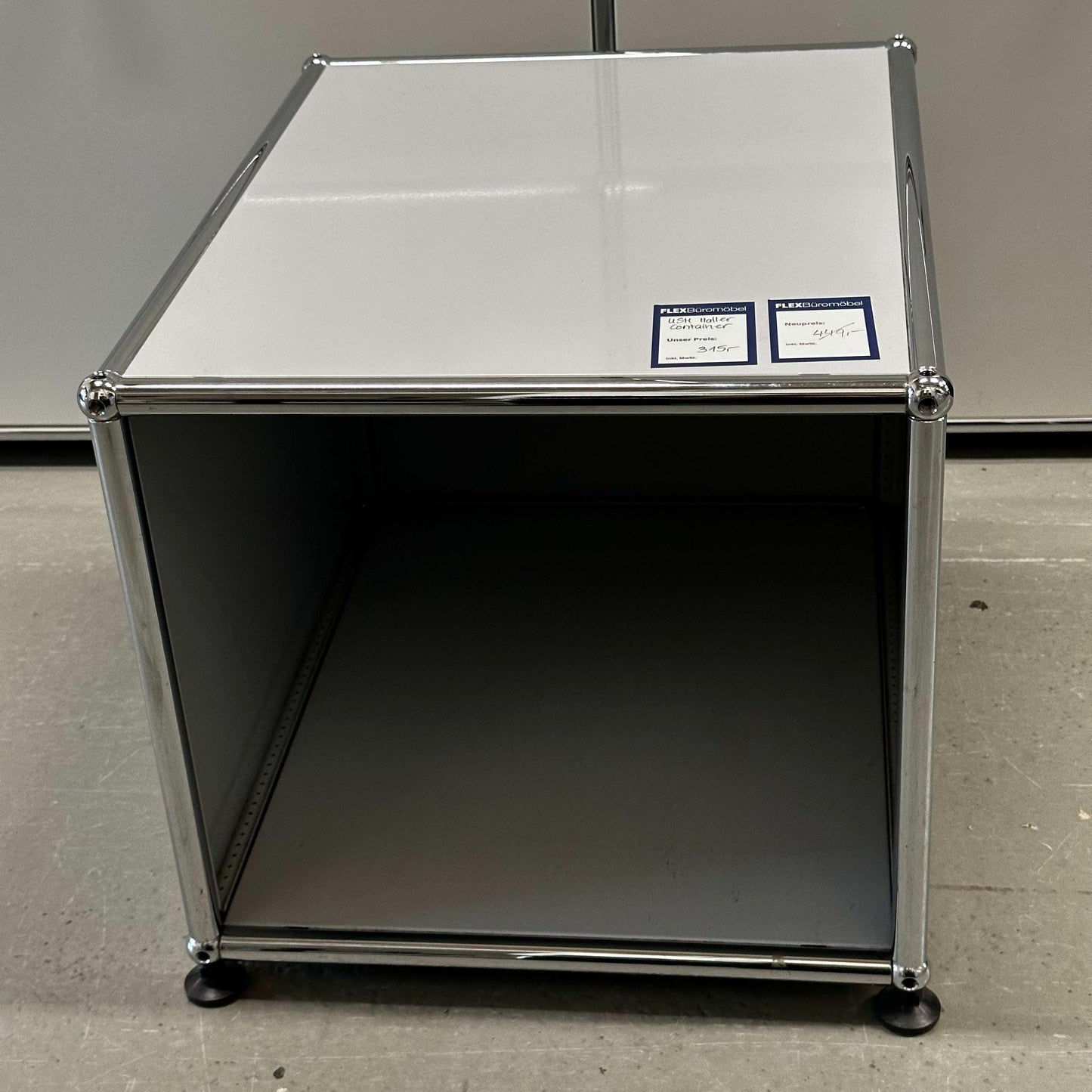 USM Haller Beistelltisch light grey cube side table 42x40x52cm with metal frame