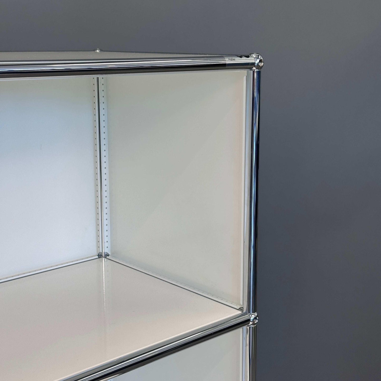 USM Haller Highboard 1x3 weiß mit 2 Klappen, moderne Metallaufbewahrung, 109x78x38 cm