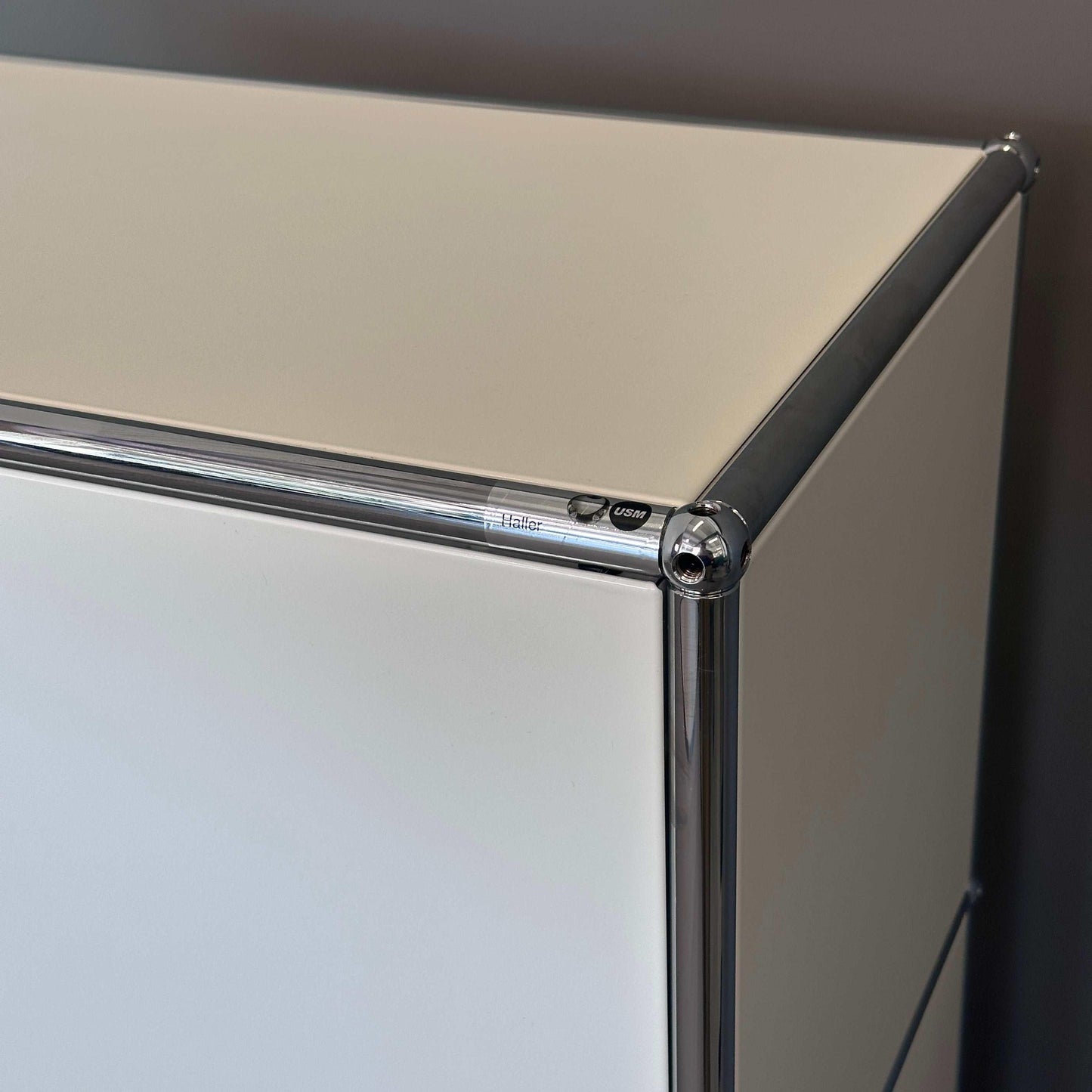 USM Haller Highboard 1x3 weiß mit 3 Klappen, modernes Design, Softclose, Maße 109x78x38 cm, hochwertige Verarbeitung