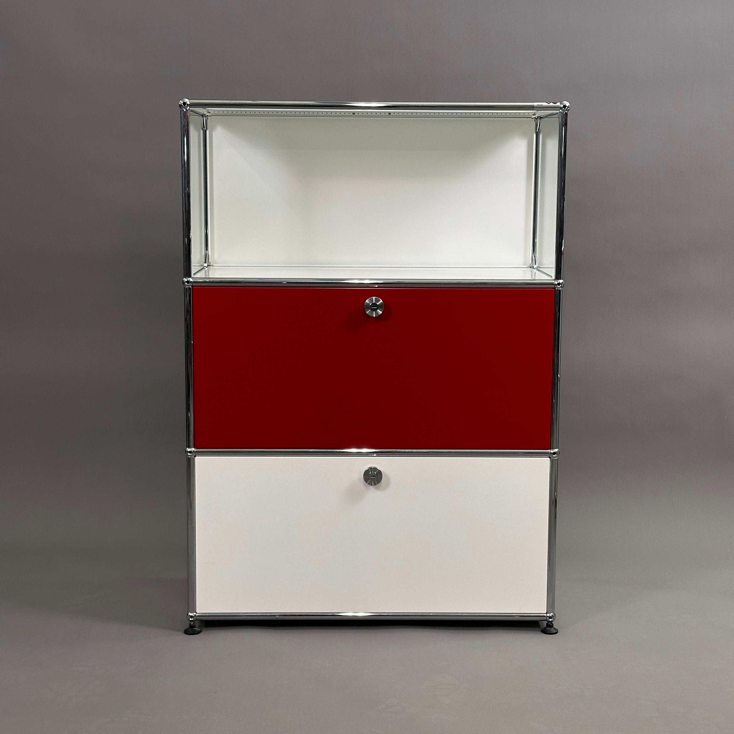 USM Haller Highboard in Weiß und Rubinrot mit Glasfächern und zwei Schubladen