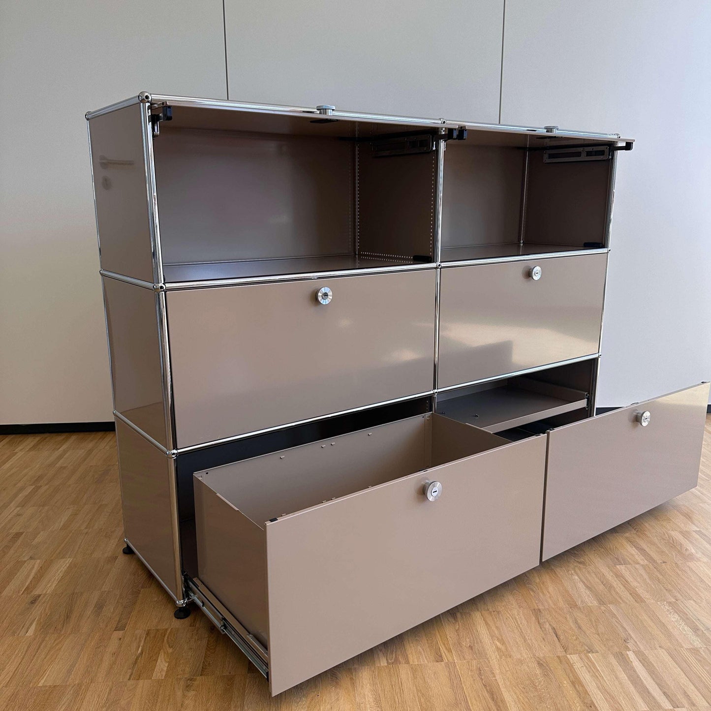 USM Haller Highboard 2x3 beige mit 4 Auszügen und 2 Klappen in sehr gutem Zustand