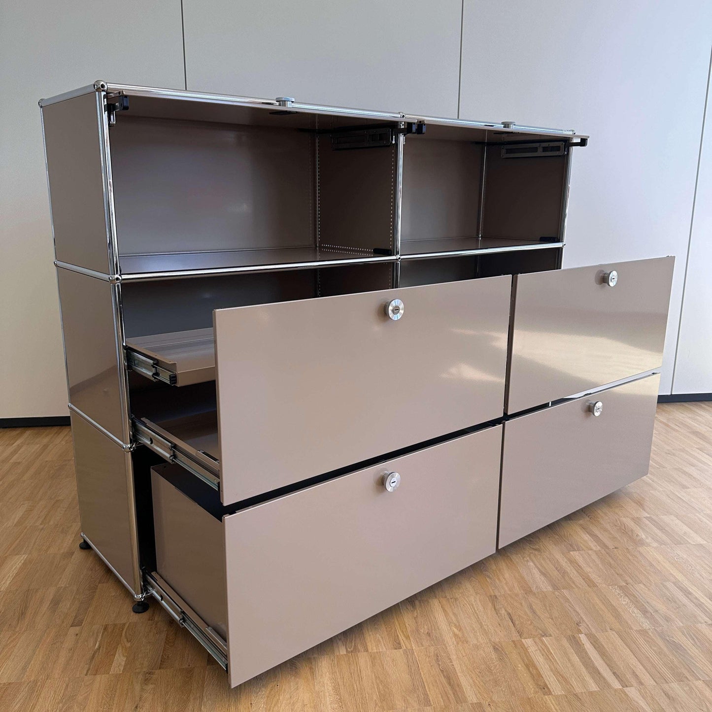 USM Haller Highboard 2x3 beige mit 4 Auszügen und 2 Klappen in sehr gutem Zustand