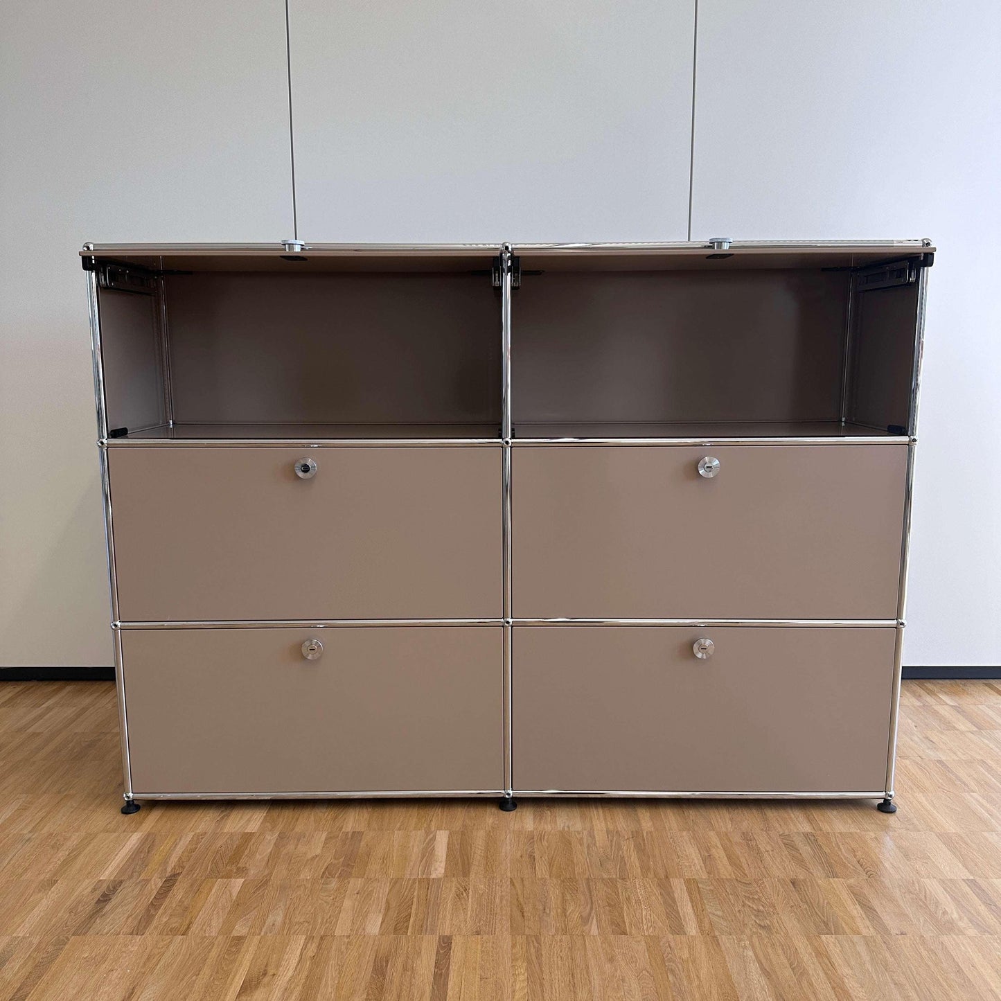 Beiges USM Haller Highboard 2x3 mit 4 Auszügen und 2 Klappen, Maße 152x109x38 cm, sehr guter Zustand