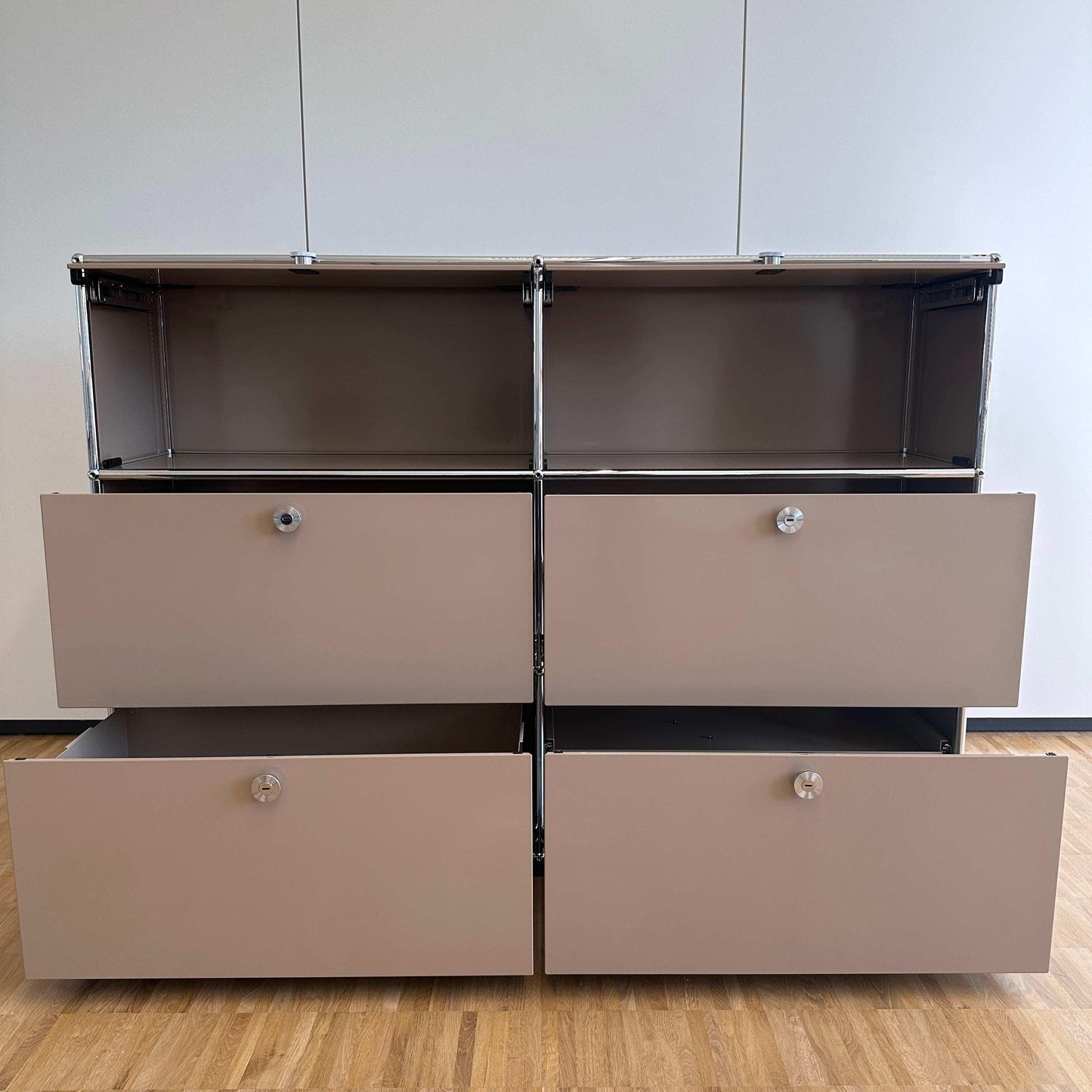 USM Haller Highboard 2x3 beige mit 4 Auszügen und 2 Klappen, modernes Design, Maße 152x109x38 cm, sehr guter Zustand