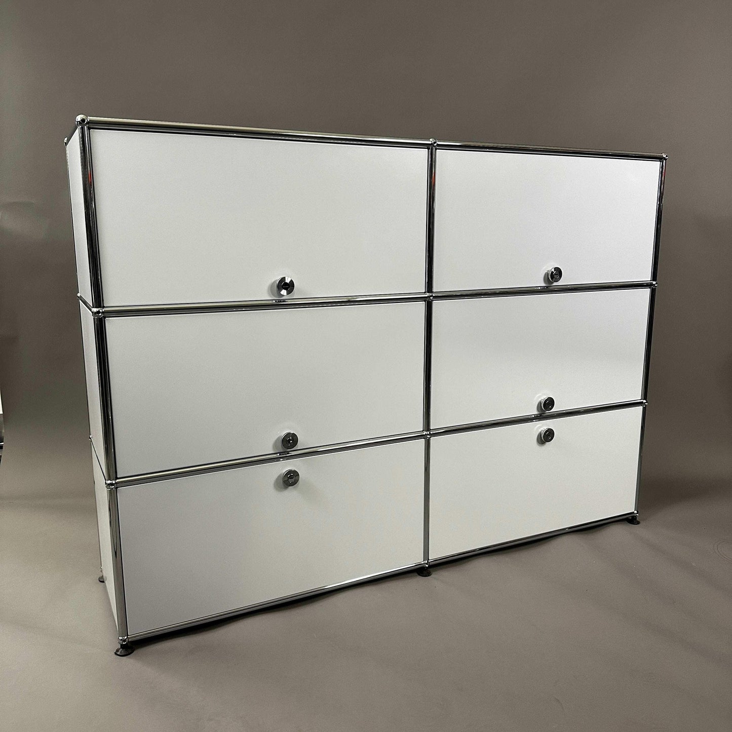 USM Haller Highboard 2x3 lichtgrau mit 4 Einschüben und 2 Klappen, 152x109x38 cm