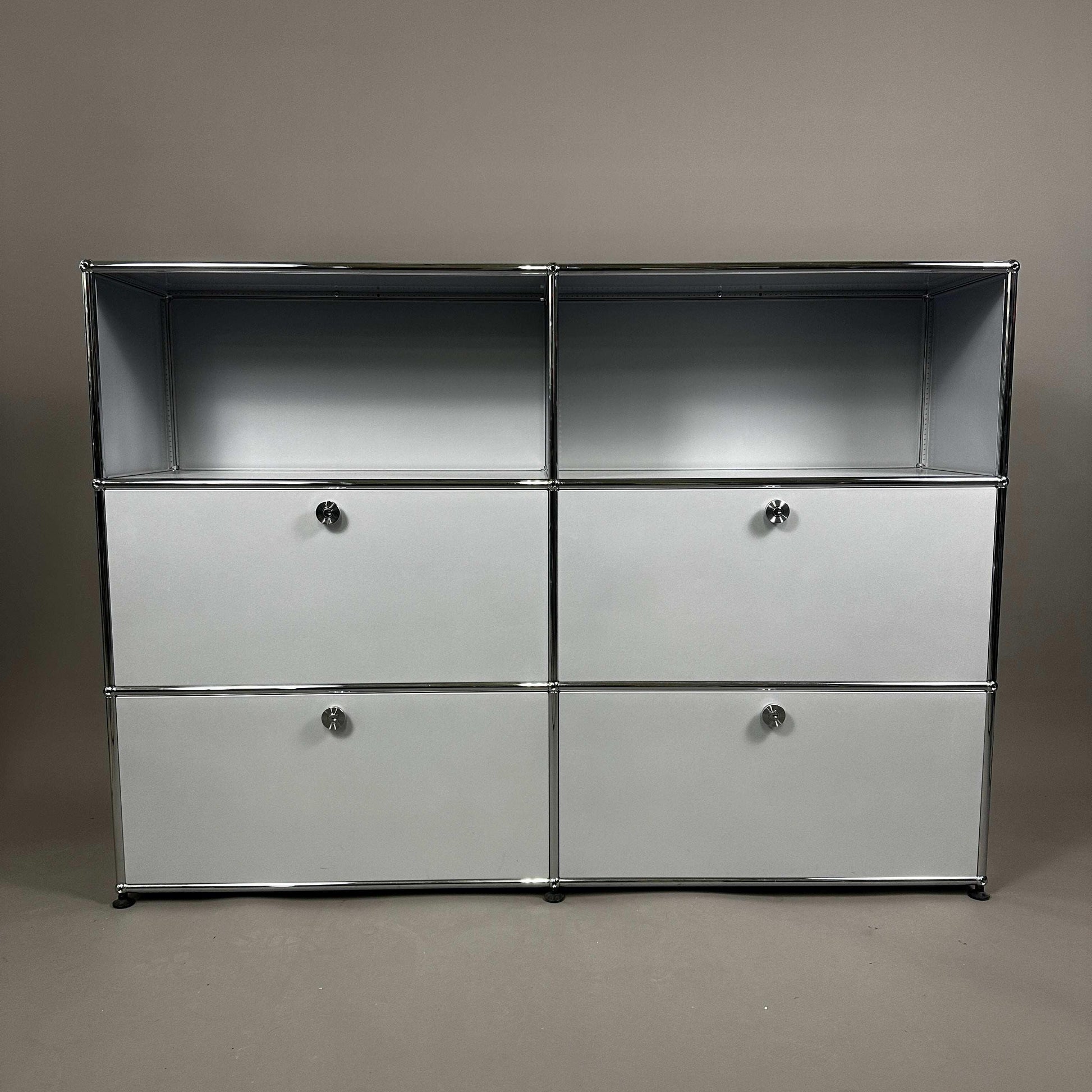 USM Haller Highboard 2x3 mattsilber mit 4 abschließbaren Klappen und mattem Finish