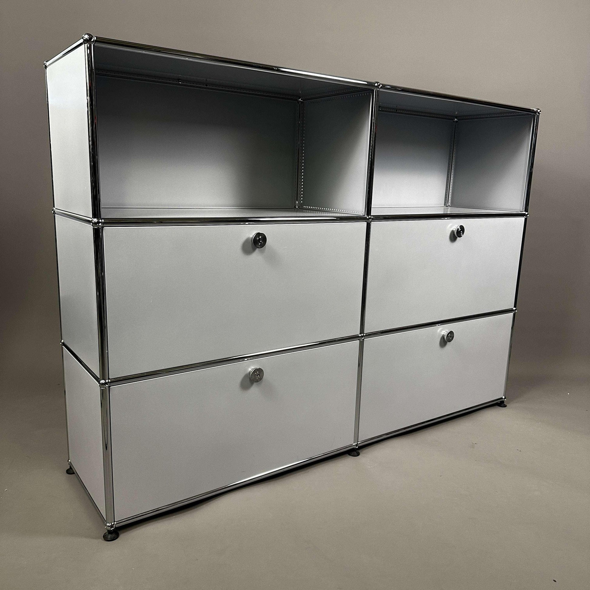 USM Haller Highboard 2x3 in mattsilber mit vier abschließbaren Klappen, Maße 152x109x38 cm, sehr guter Zustand