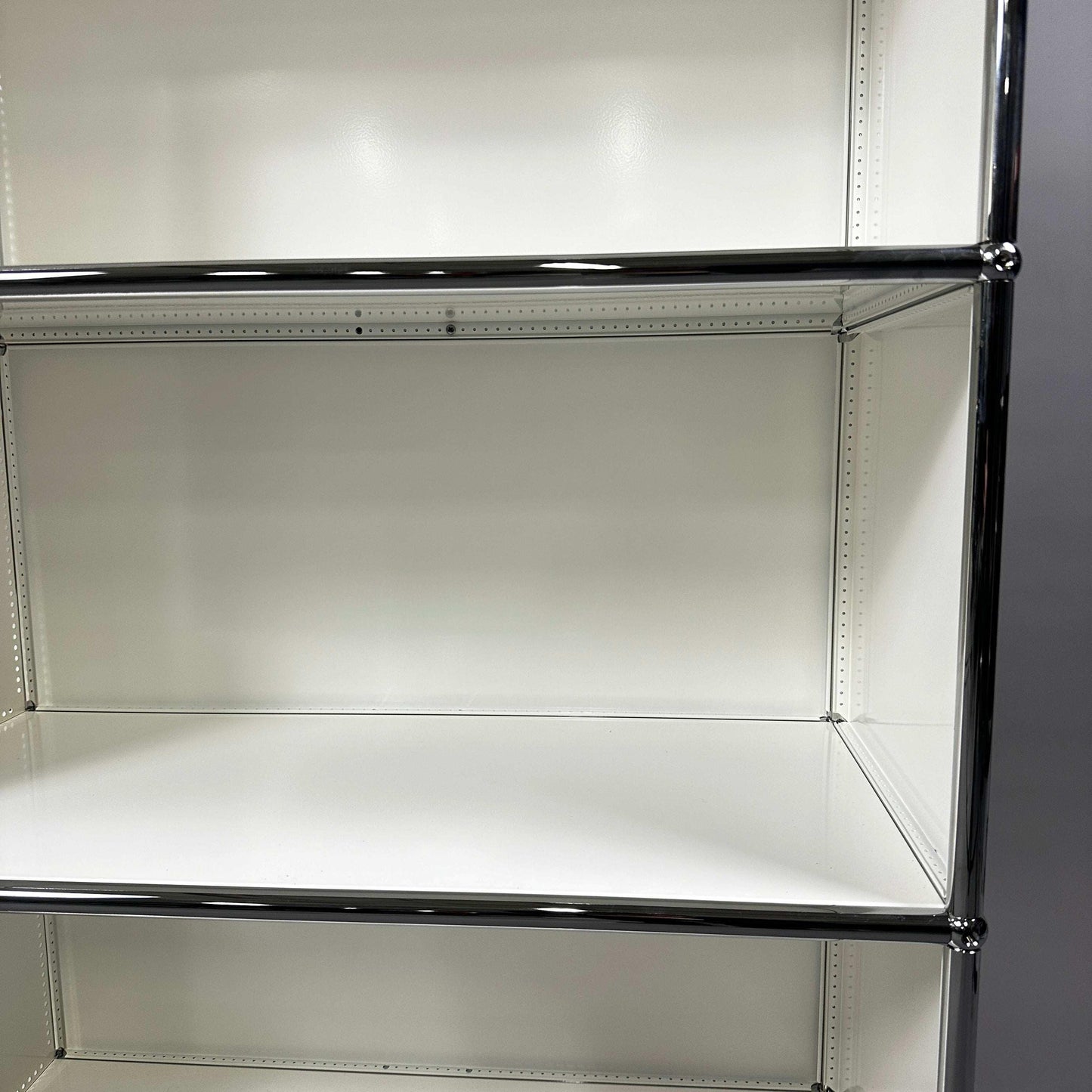 USM Haller Highboard 2x3 offen in reinweiß, modernes Metallregal, neuwertiger Zustand, Maße 152x109x38 cm