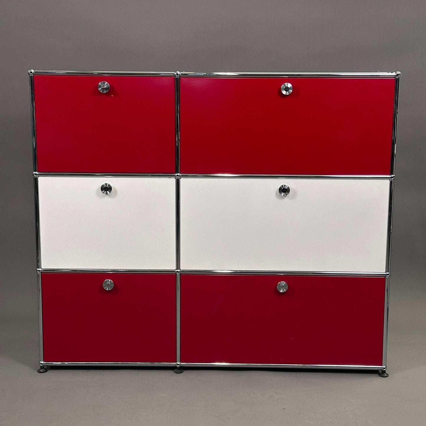 USM Haller Highboard 2x3 weiß und rubinrot mit Klappen und Auszügen in Top Zustand