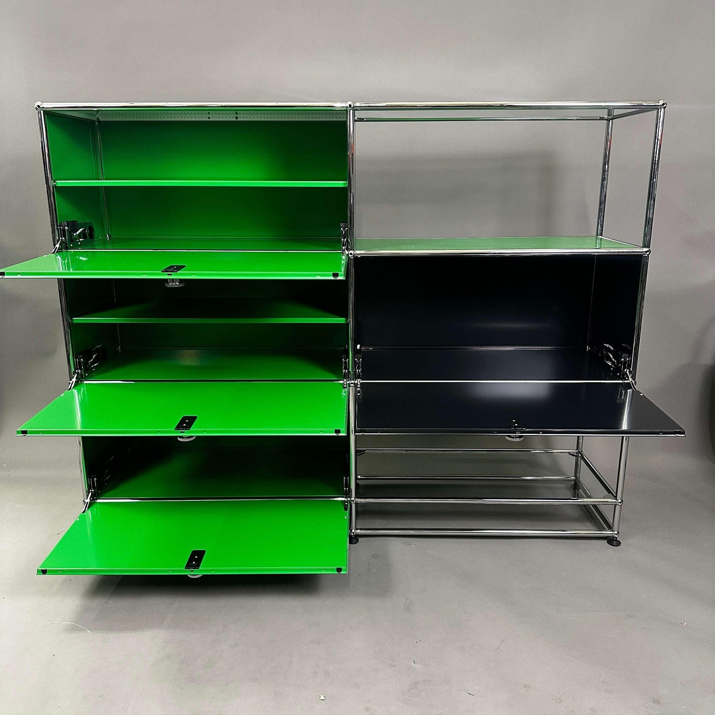 USM Haller Highboard grün schwarz mit Glastablaren und Softclose Klappen