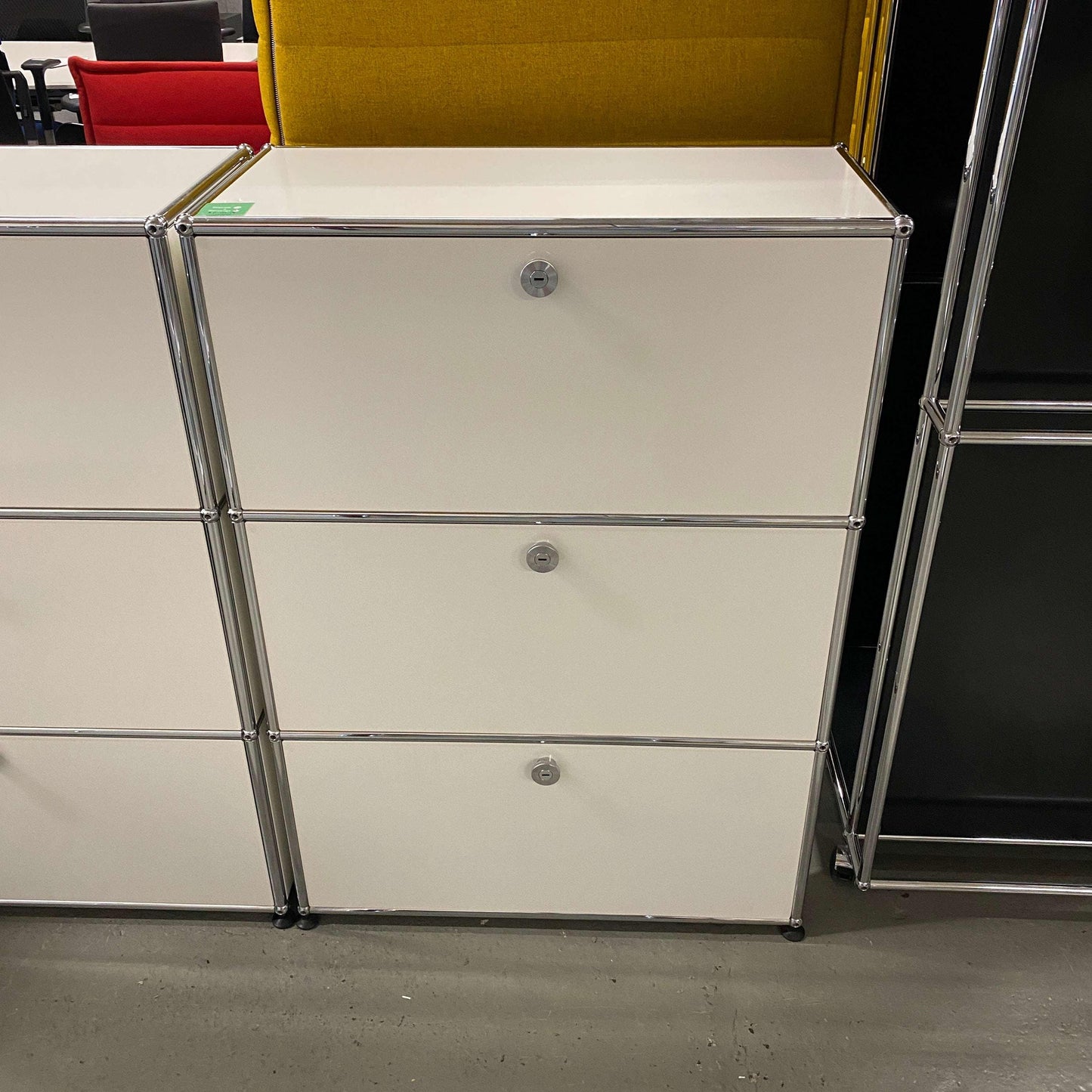 USM Haller Highboard white 1x3 with three compartments and chrome frame measuring 109x78x38cm