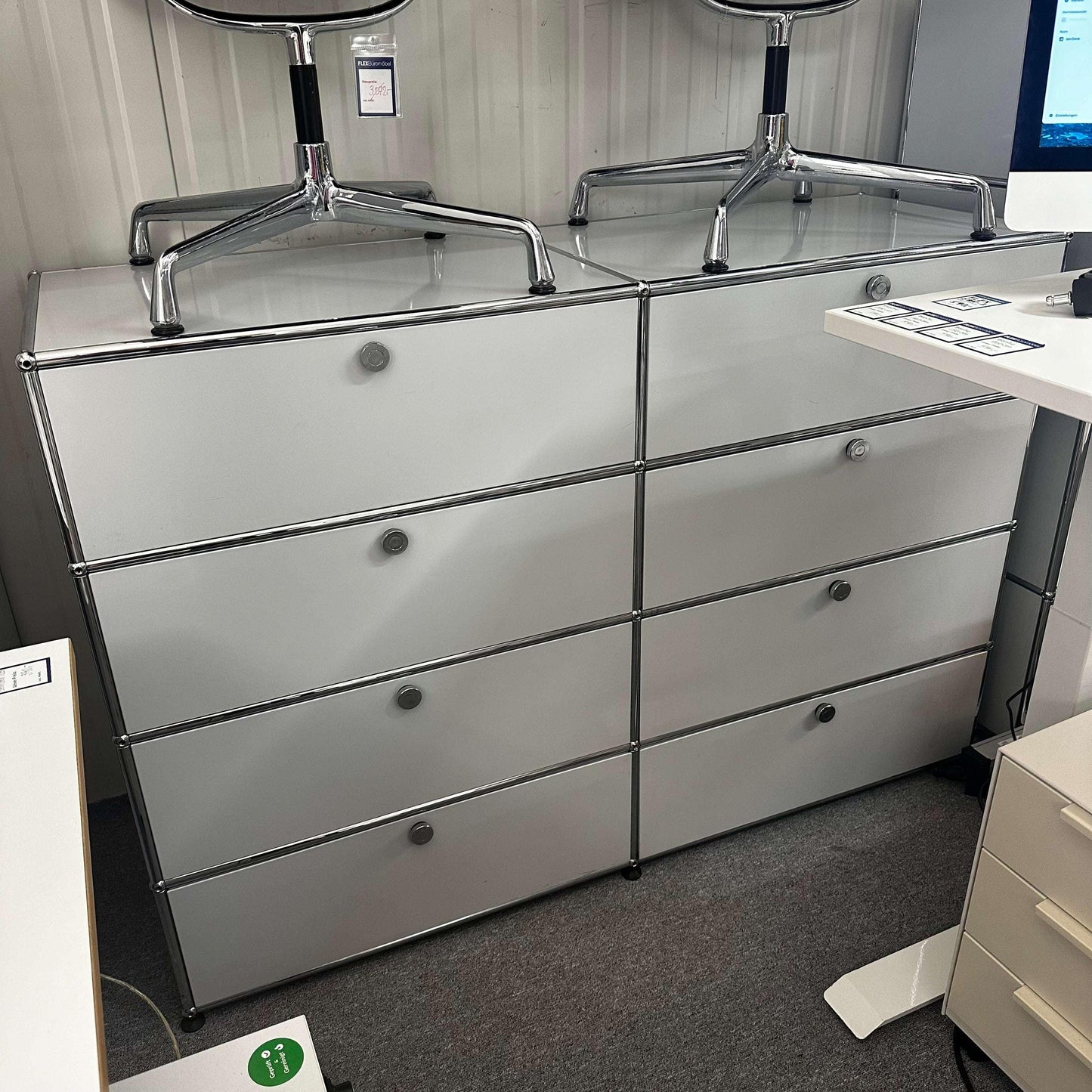 USM Haller Regal light gray storage unit with 8 pull-out drawers and chrome frame