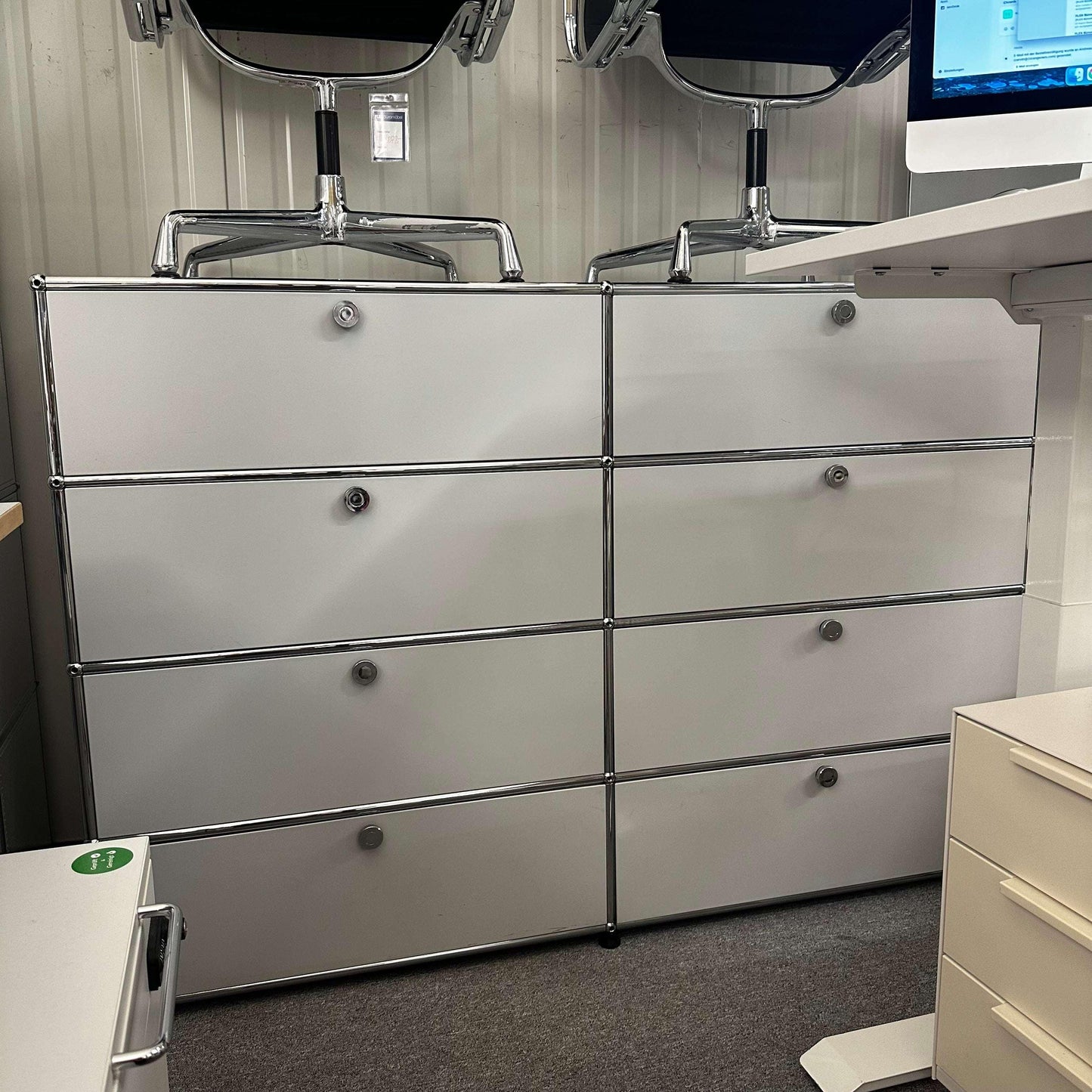 USM Haller Regal light gray storage unit with 8 drawers and metal frame